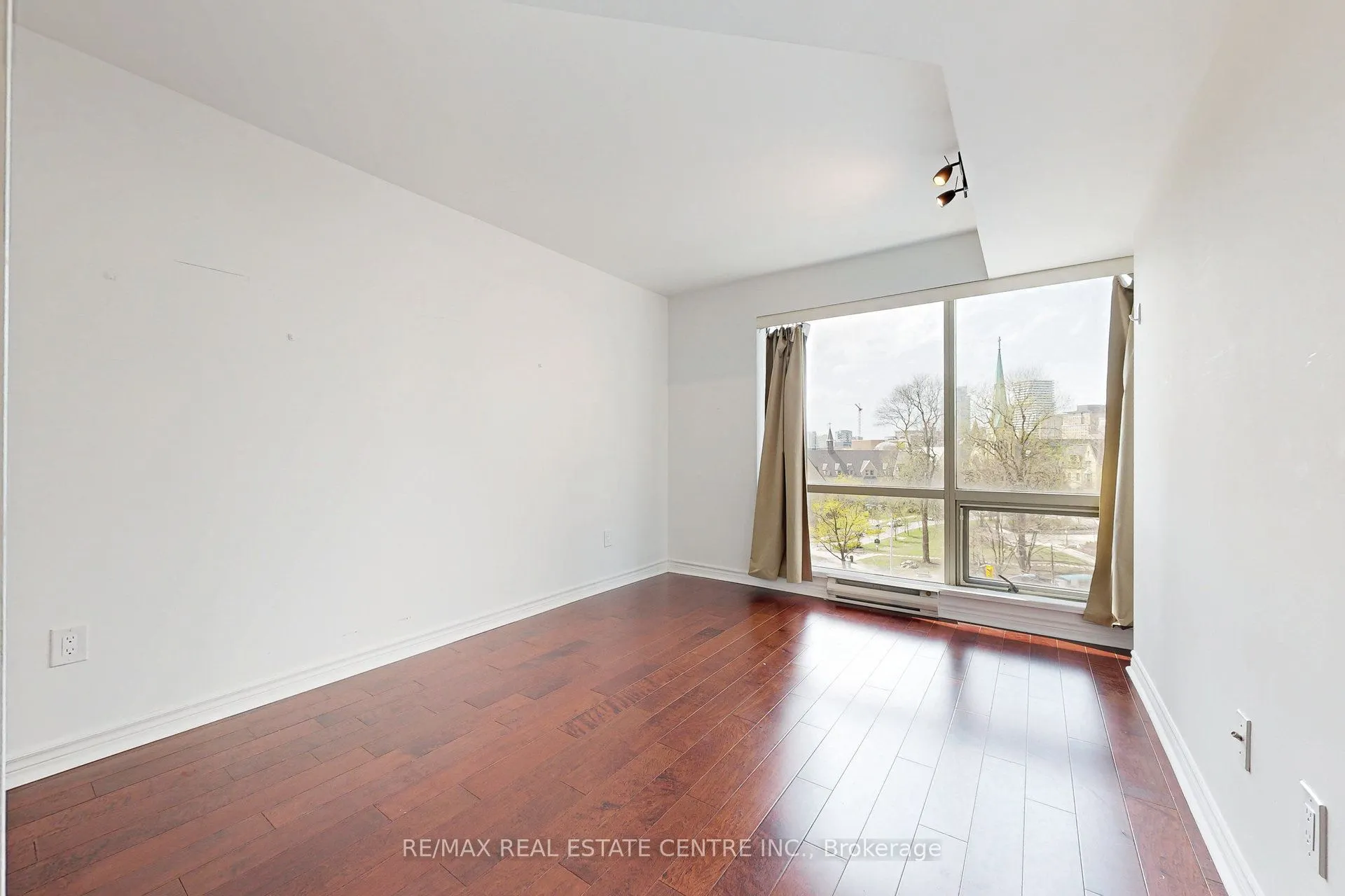 1001 Bay Street #601