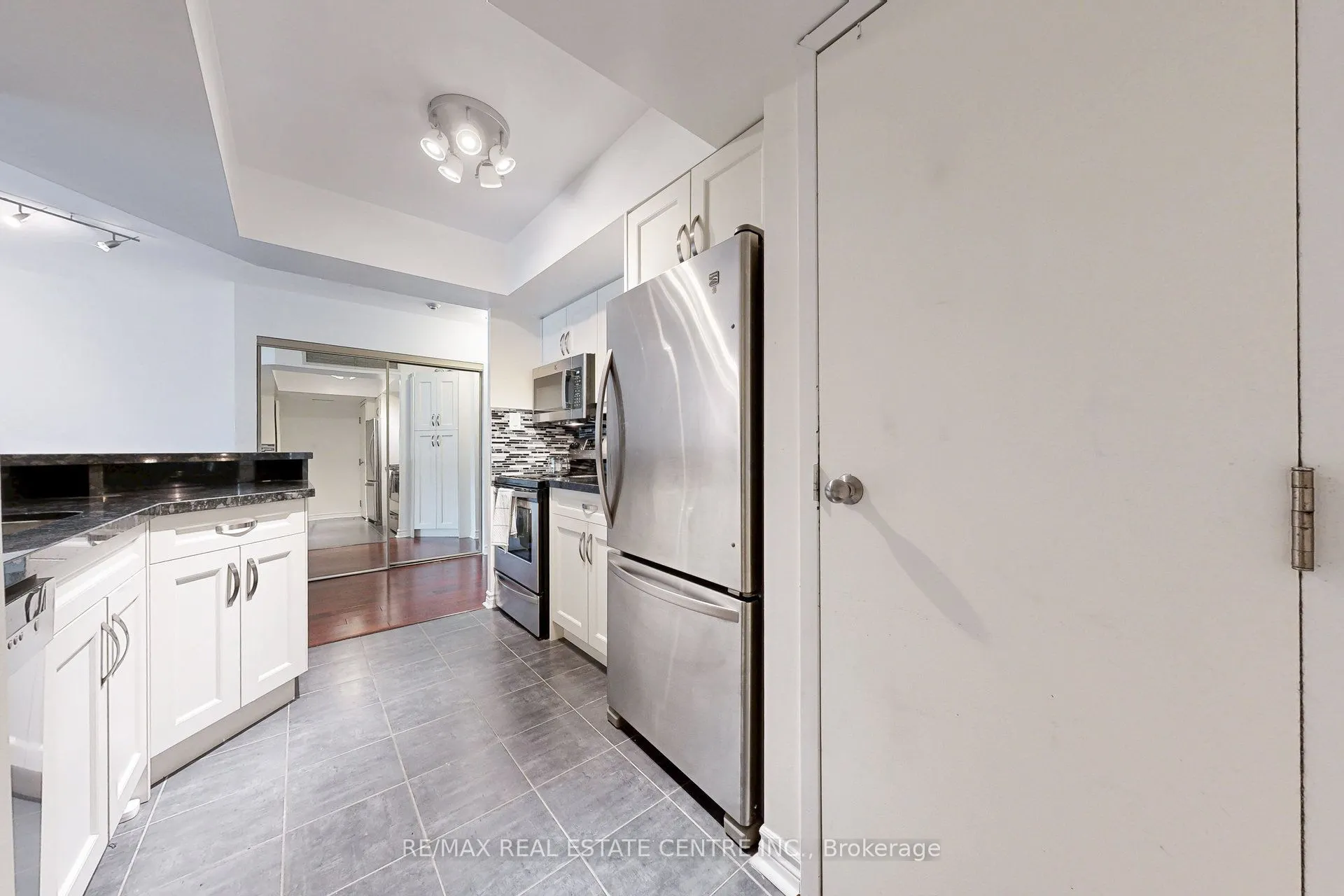 1001 Bay Street #601