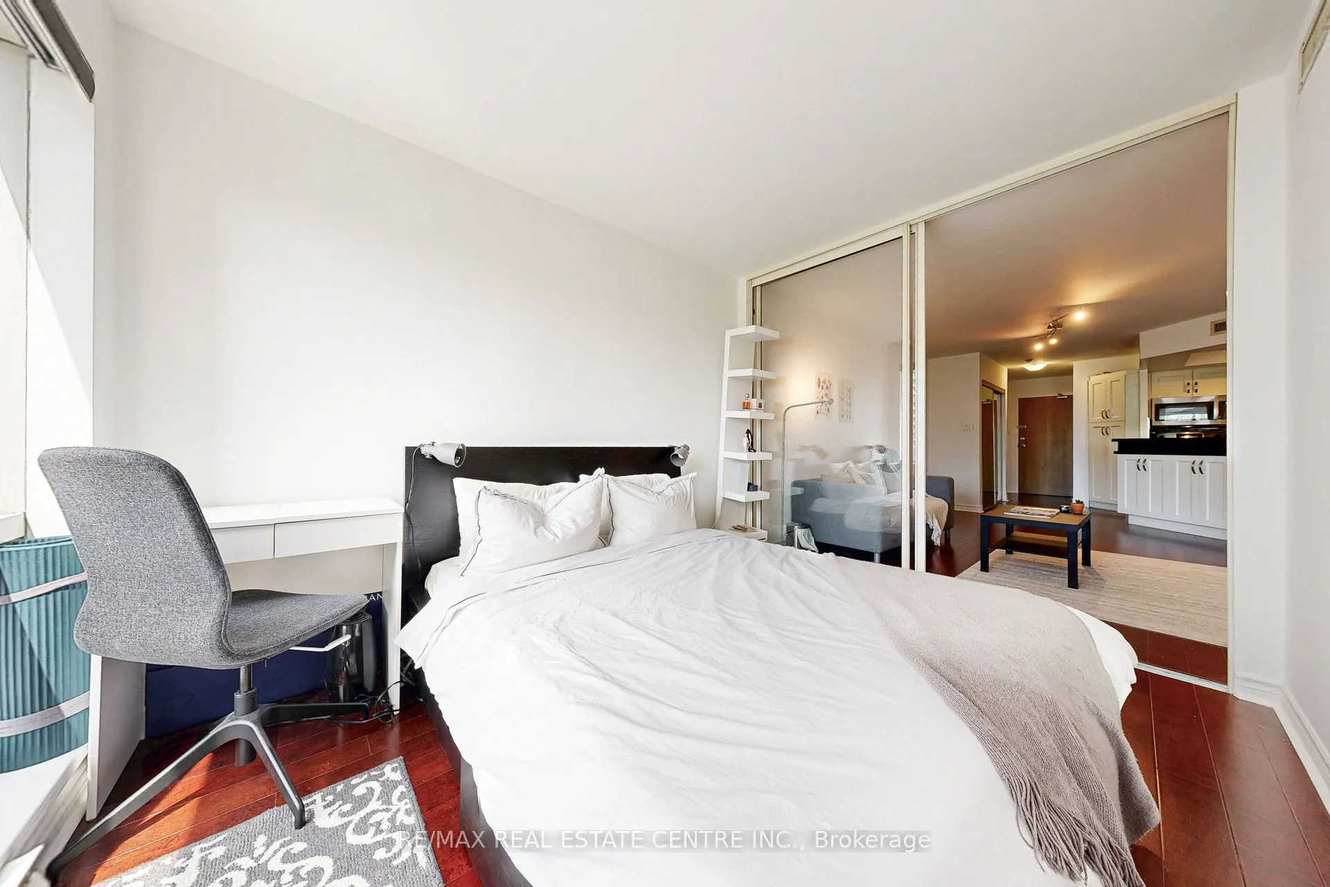 1001 Bay Street #601
