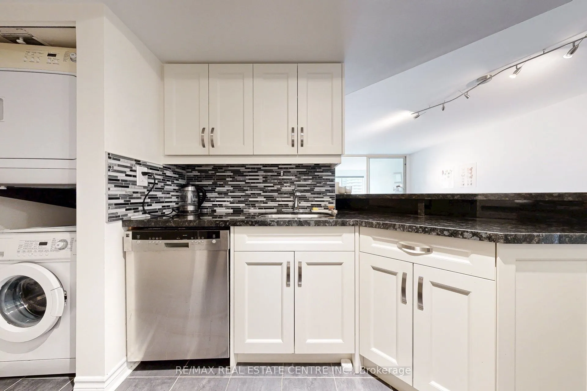 1001 Bay Street #601