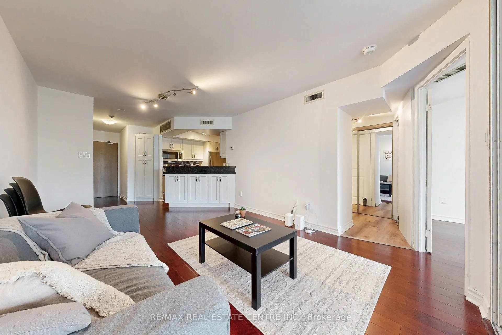 1001 Bay Street #601