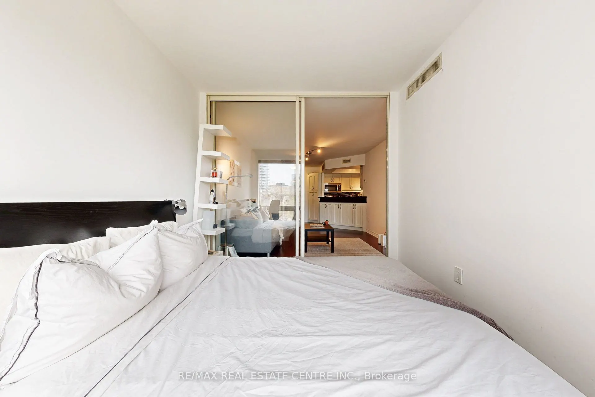 1001 Bay Street #601