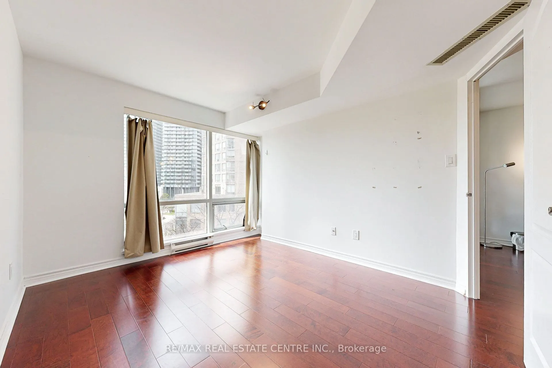 1001 Bay Street #601