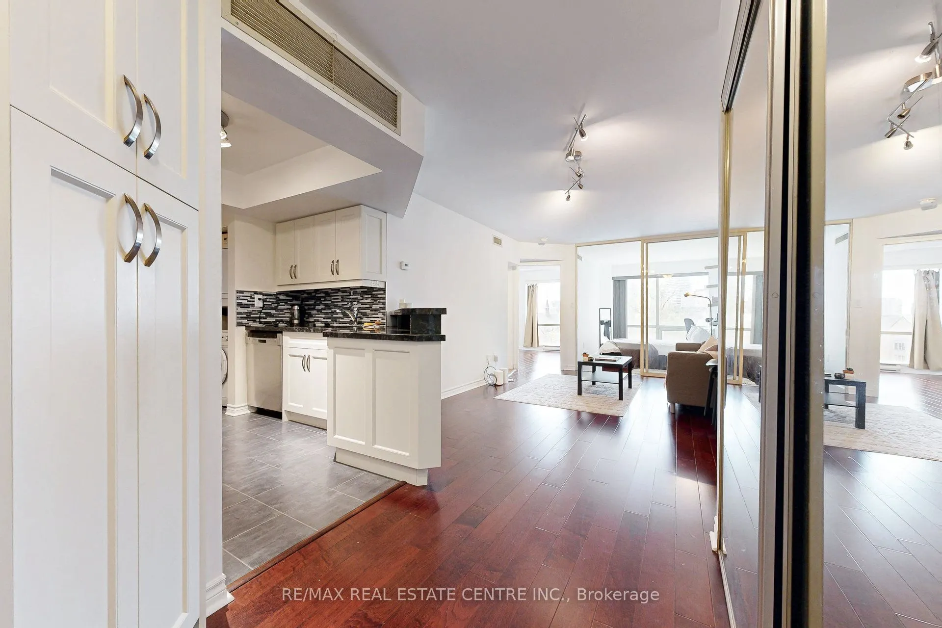 1001 Bay Street #601