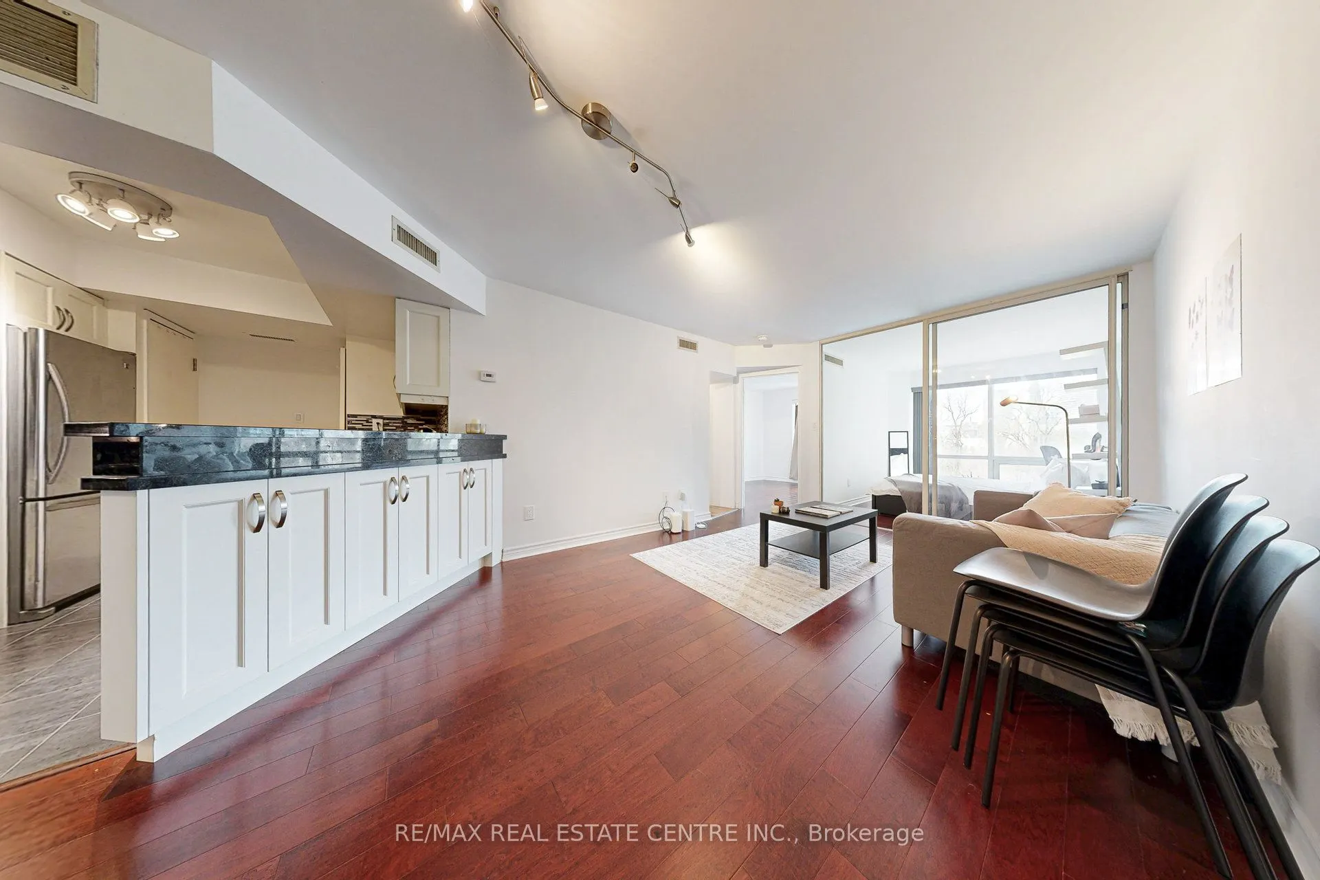 1001 Bay Street #601