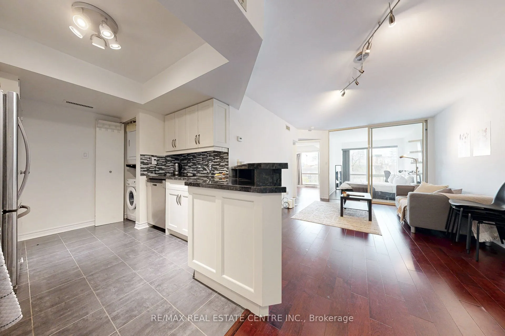 1001 Bay Street #601