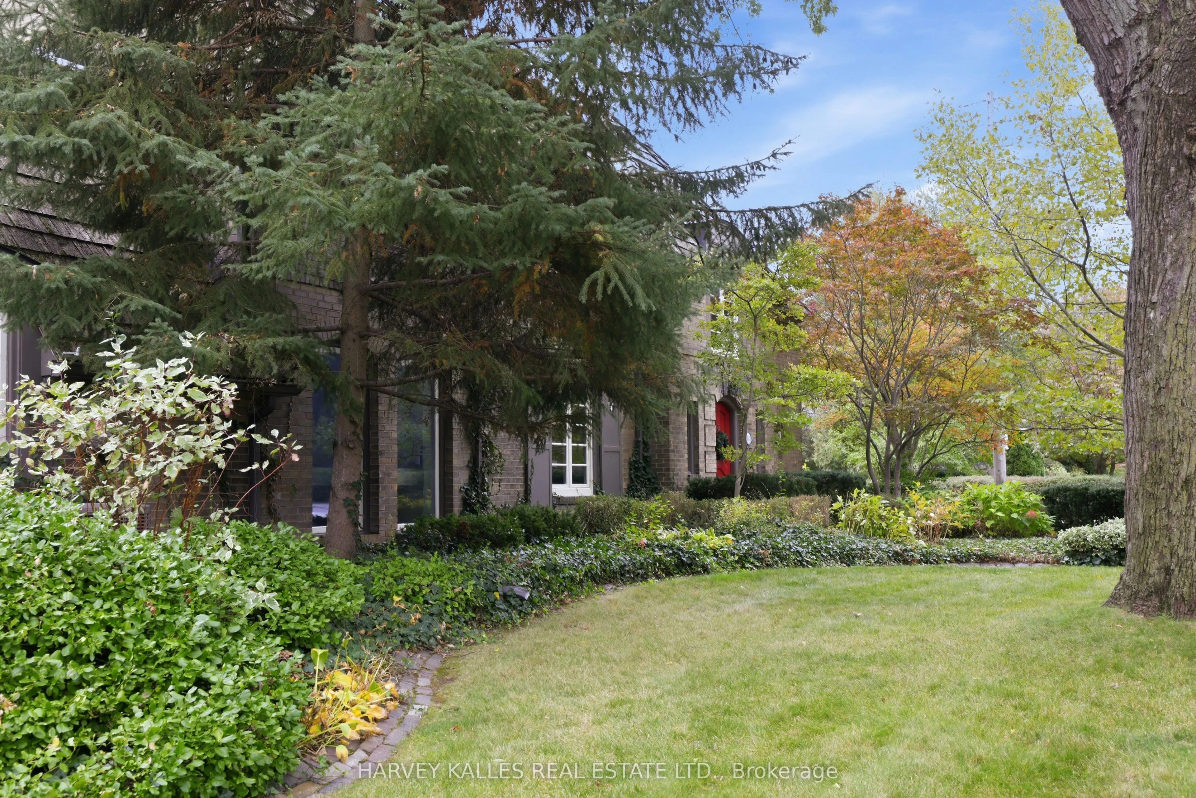 148 Strathallan Boulevard