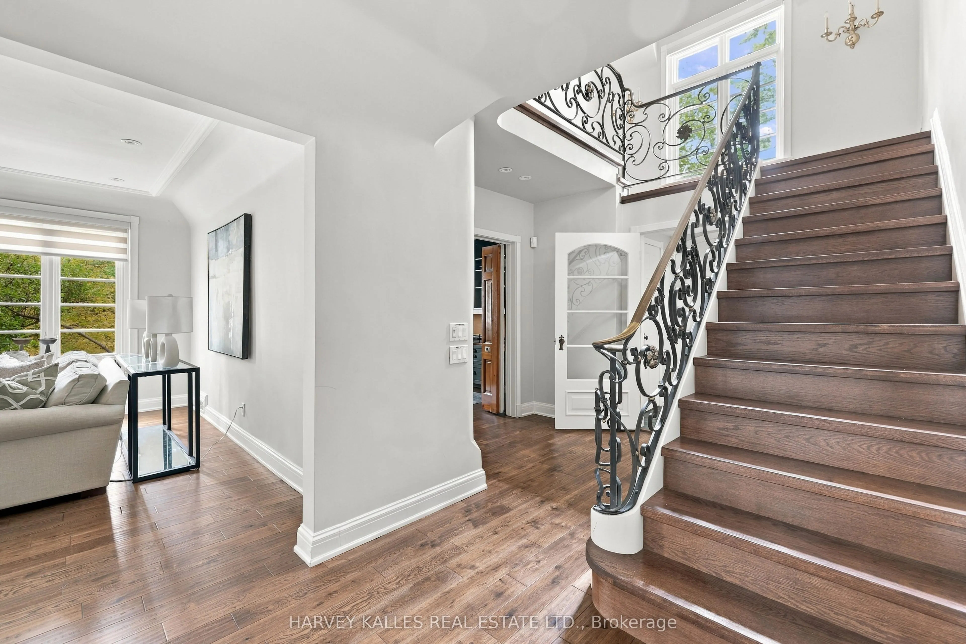 148 Strathallan Boulevard