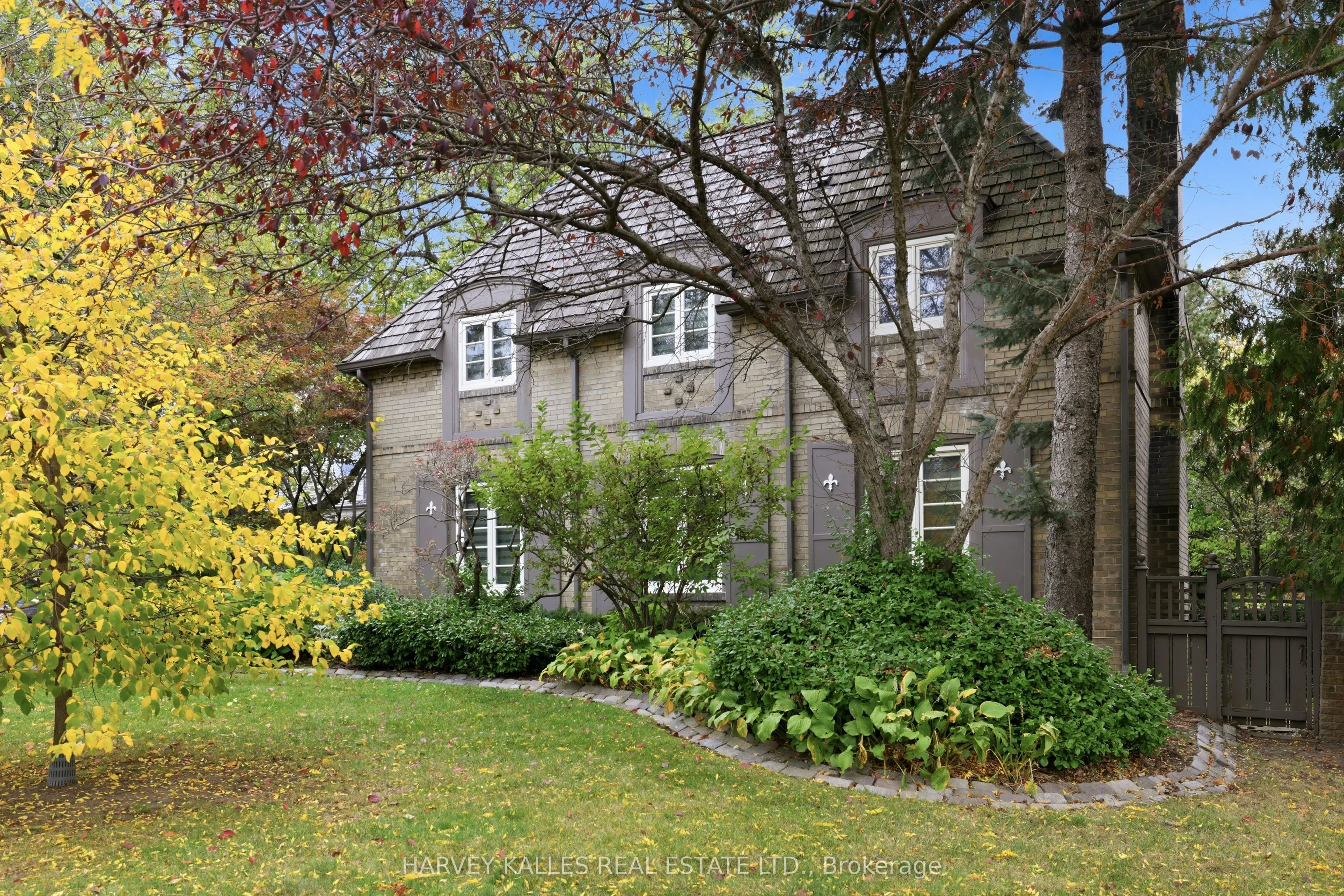148 Strathallan Boulevard