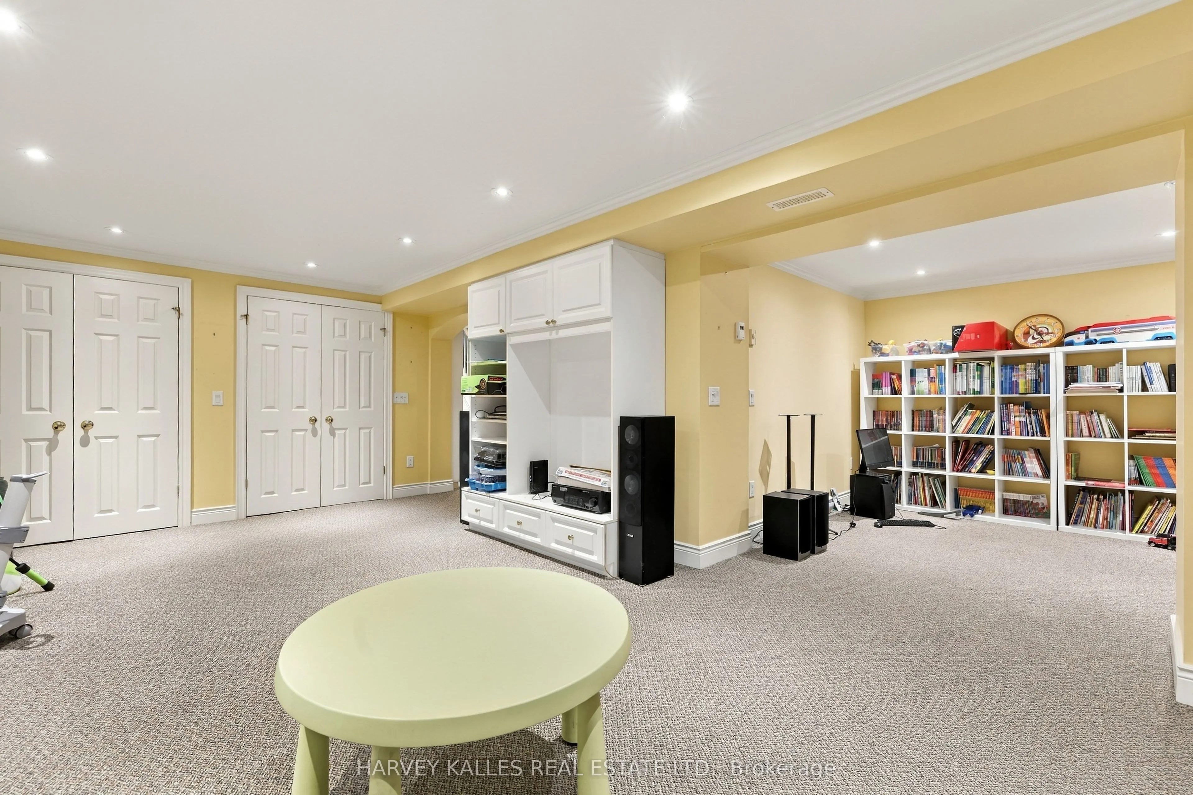 148 Strathallan Boulevard