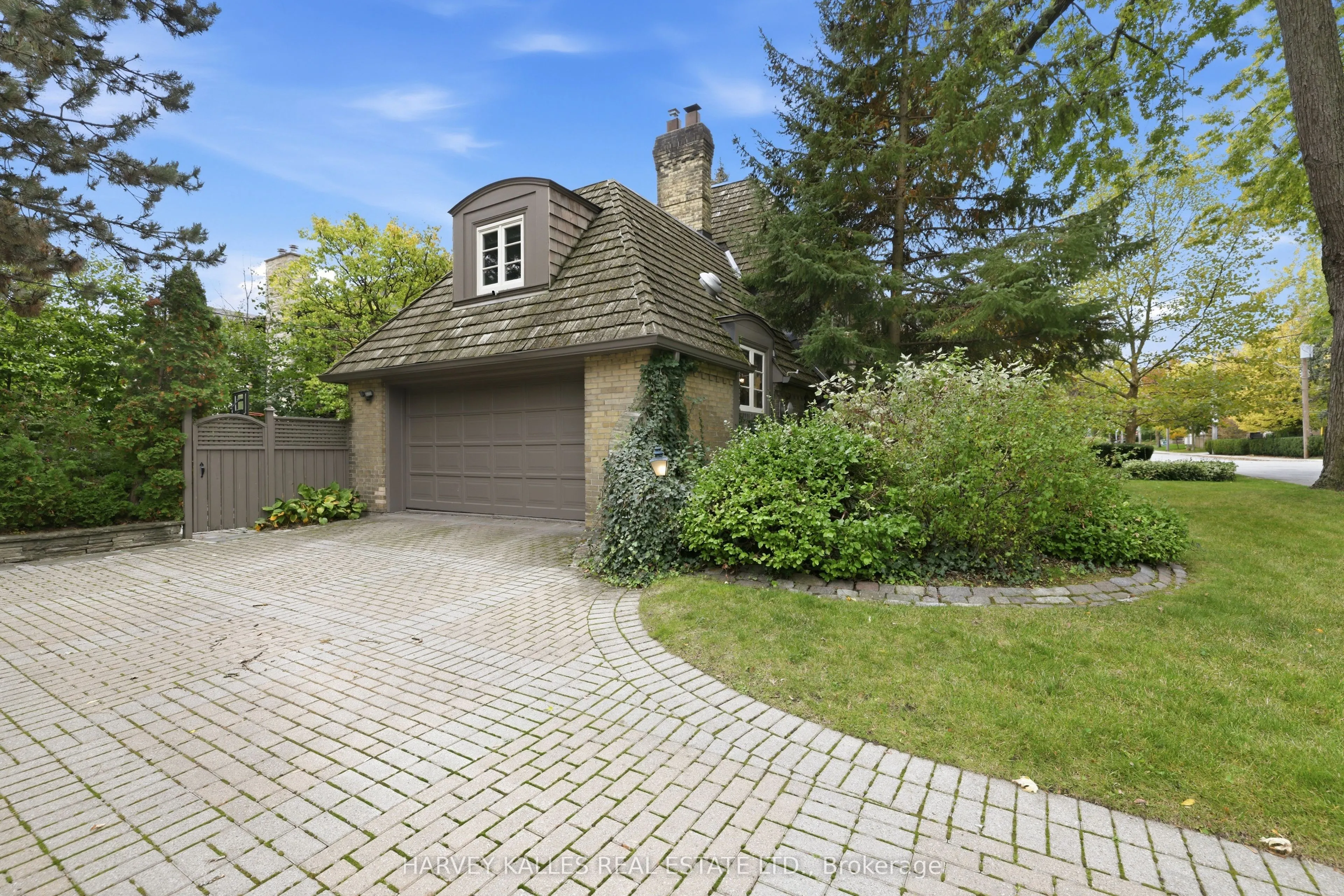 148 Strathallan Boulevard