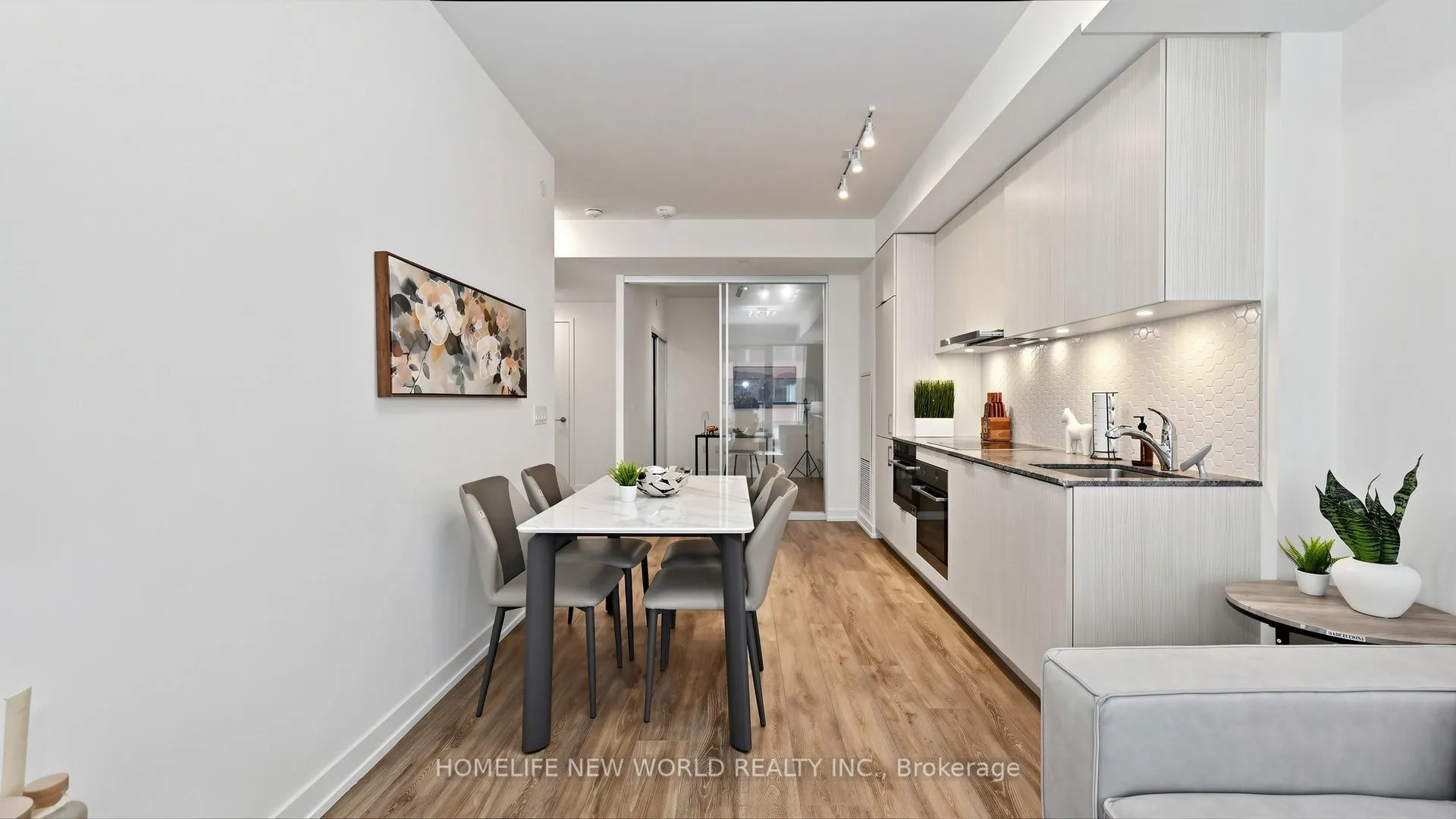 158 Front Street E #813