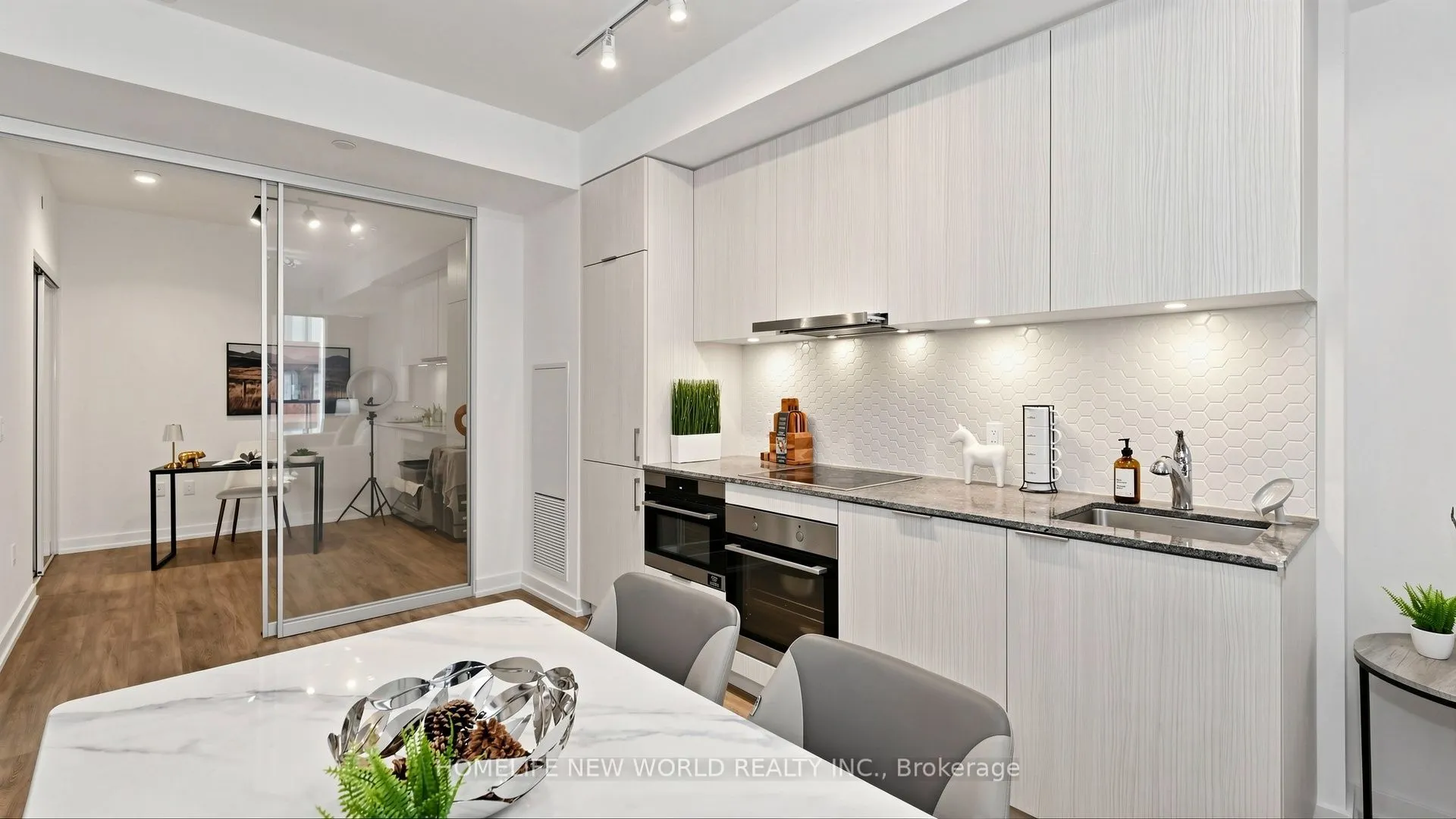 158 Front Street E #813