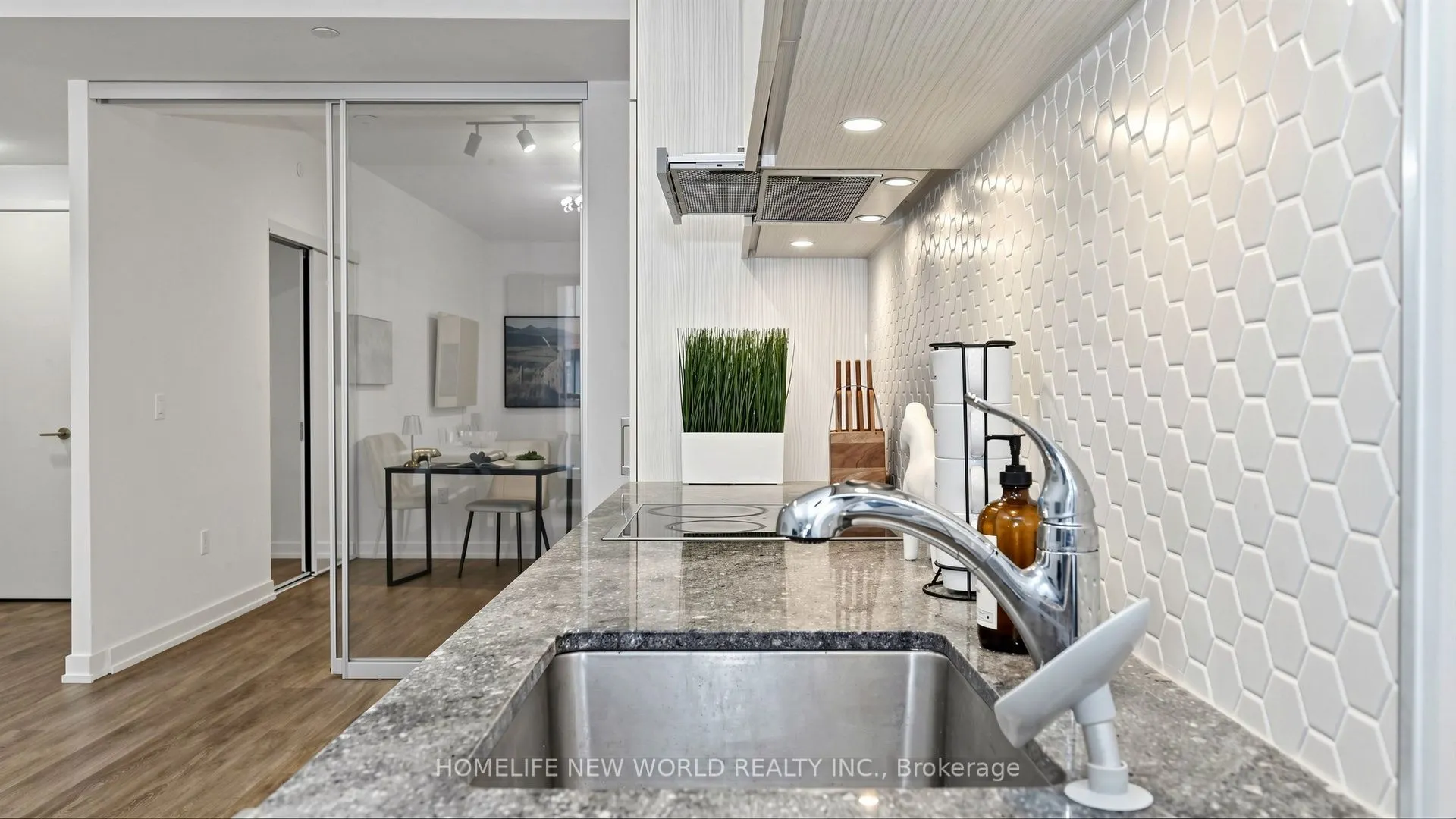 158 Front Street E #813