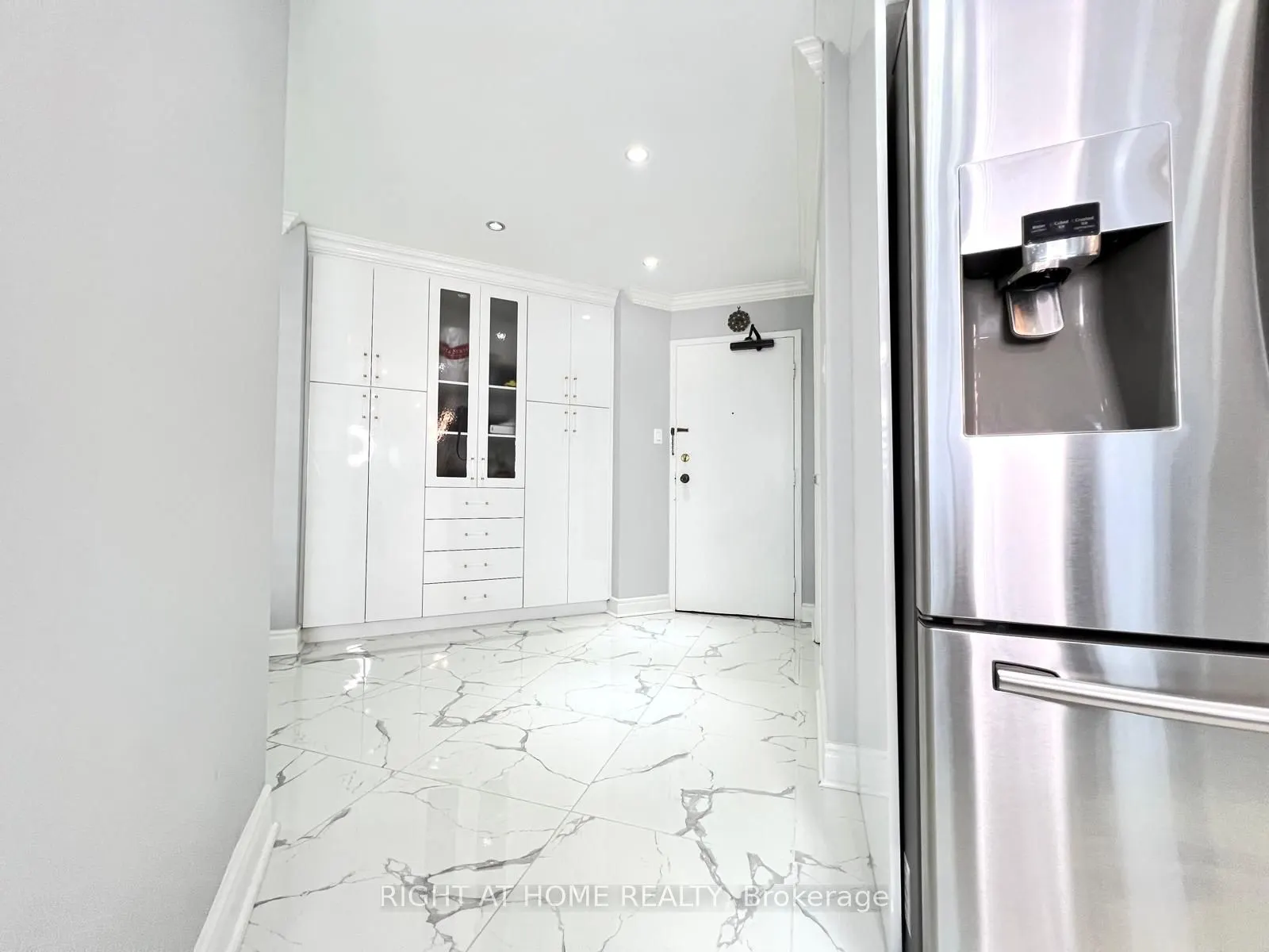 75 Graydon Hall Drive #1608