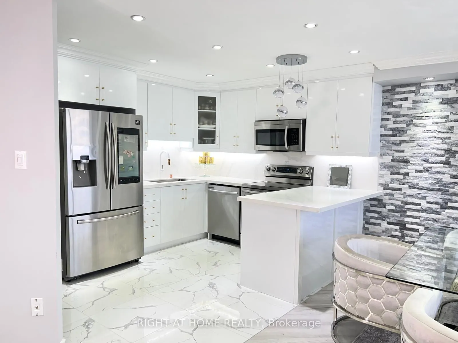 75 Graydon Hall Drive #1608