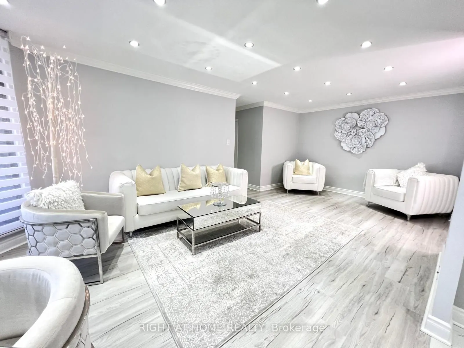 75 Graydon Hall Drive #1608
