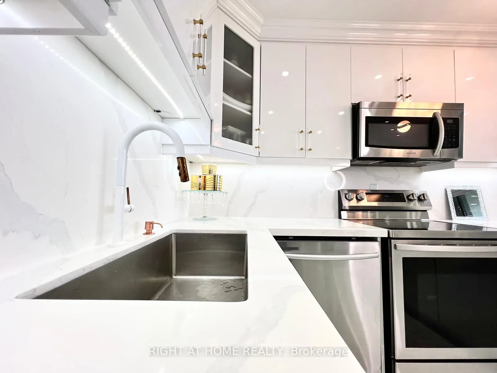 75 Graydon Hall Drive #1608