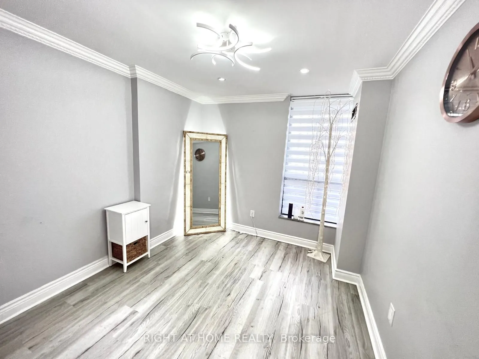 75 Graydon Hall Drive #1608