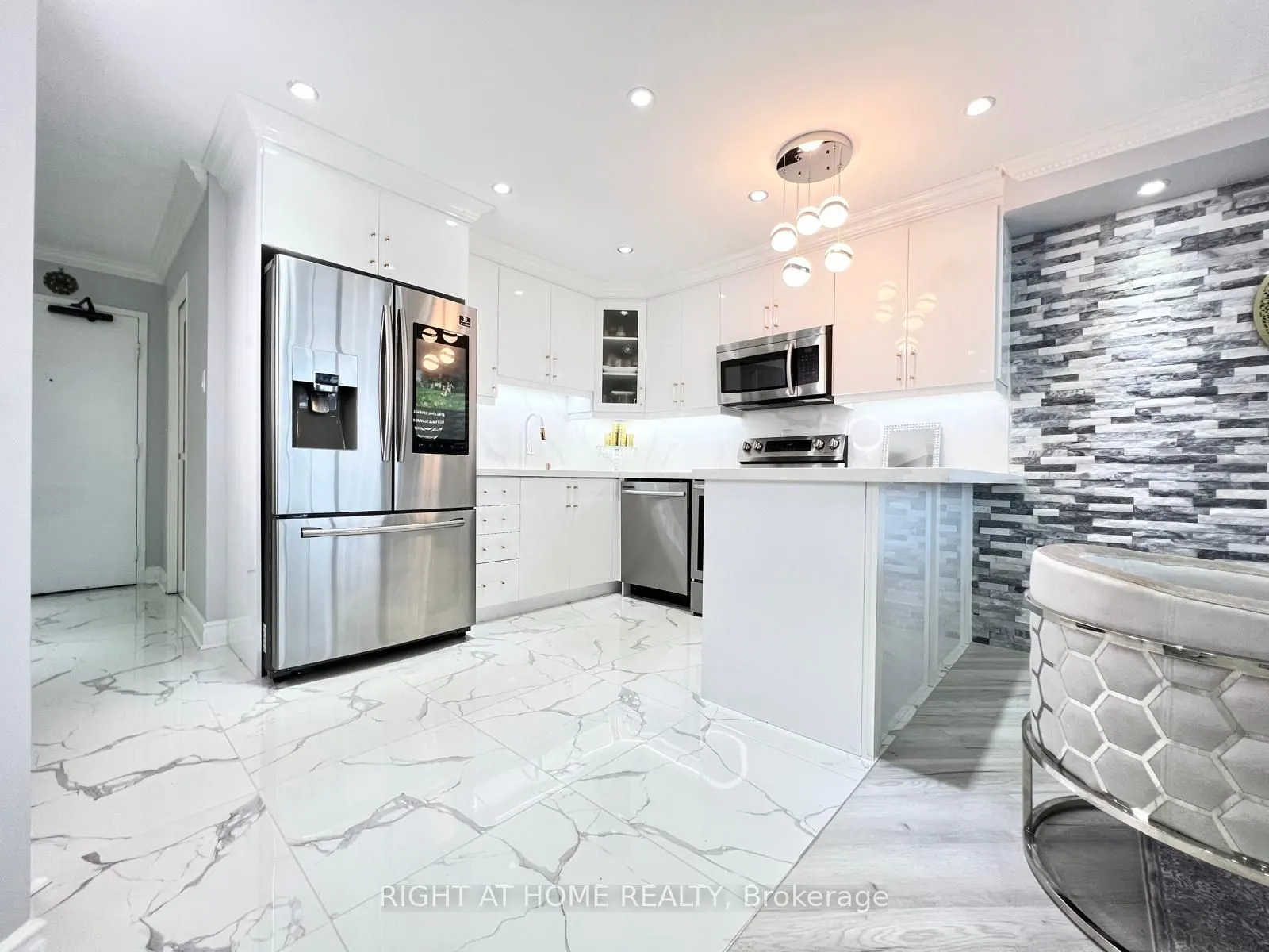 75 Graydon Hall Drive #1608