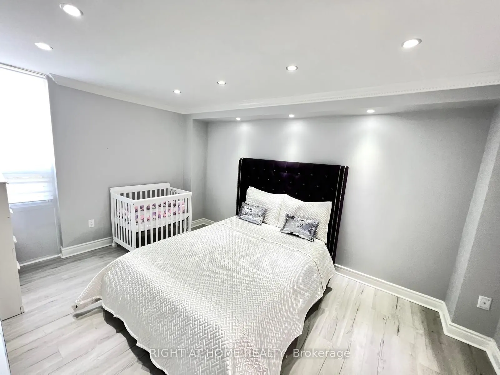 75 Graydon Hall Drive #1608