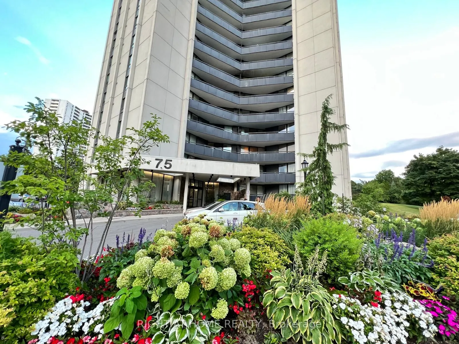 75 Graydon Hall Drive #1608