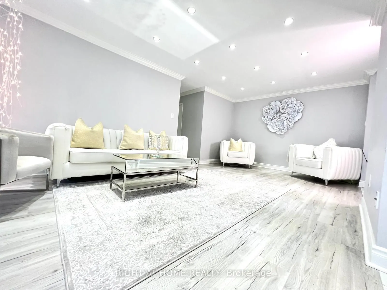 75 Graydon Hall Drive #1608