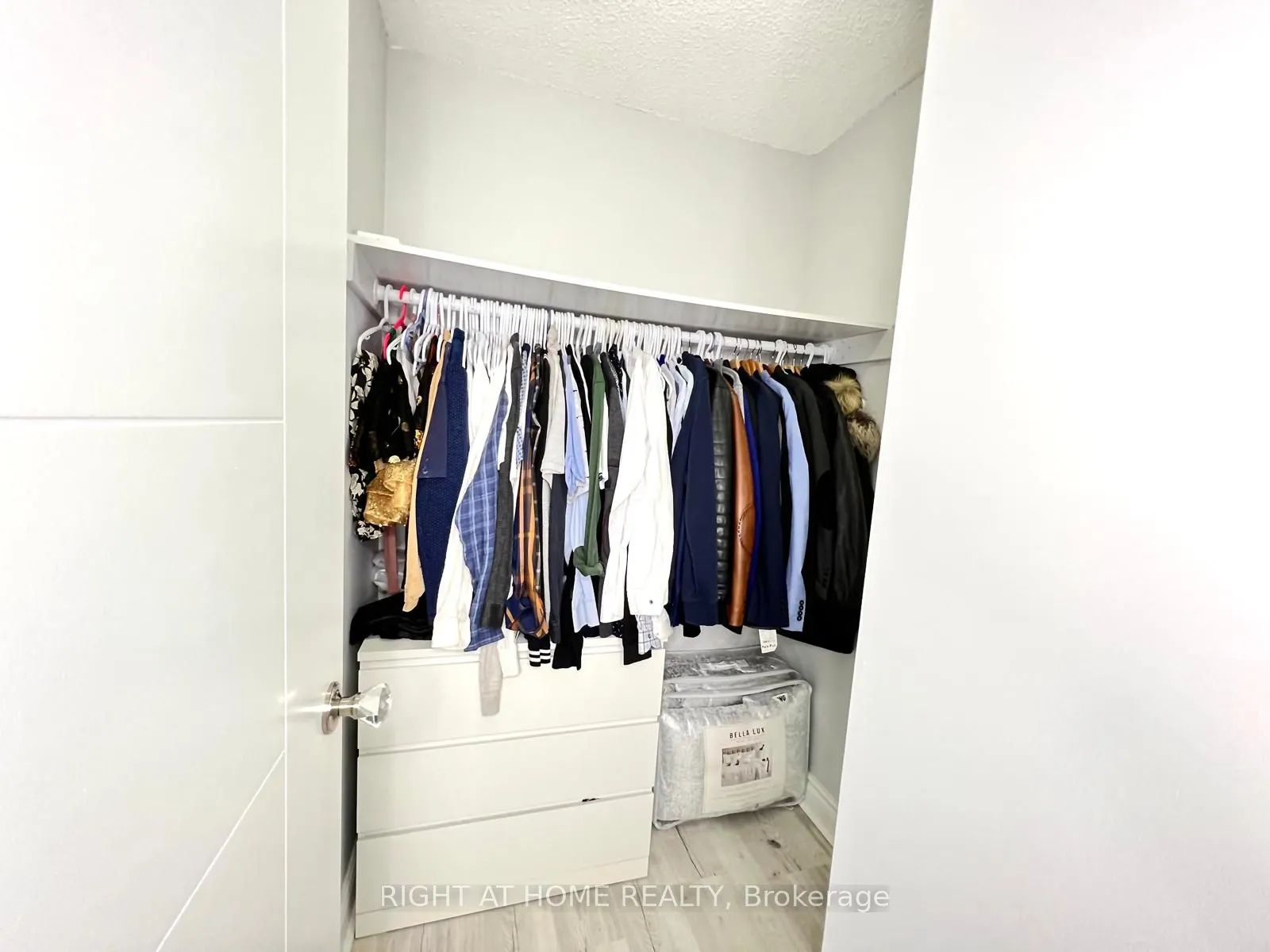 75 Graydon Hall Drive #1608