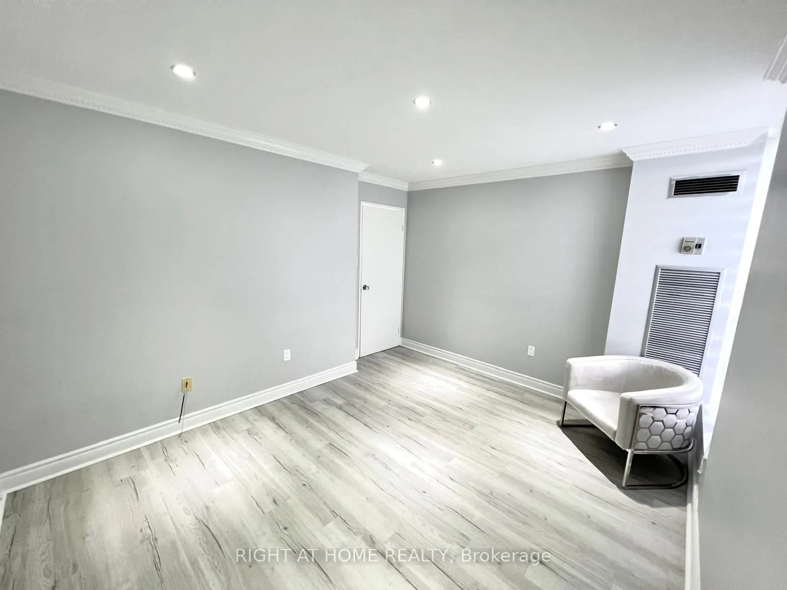 75 Graydon Hall Drive #1608