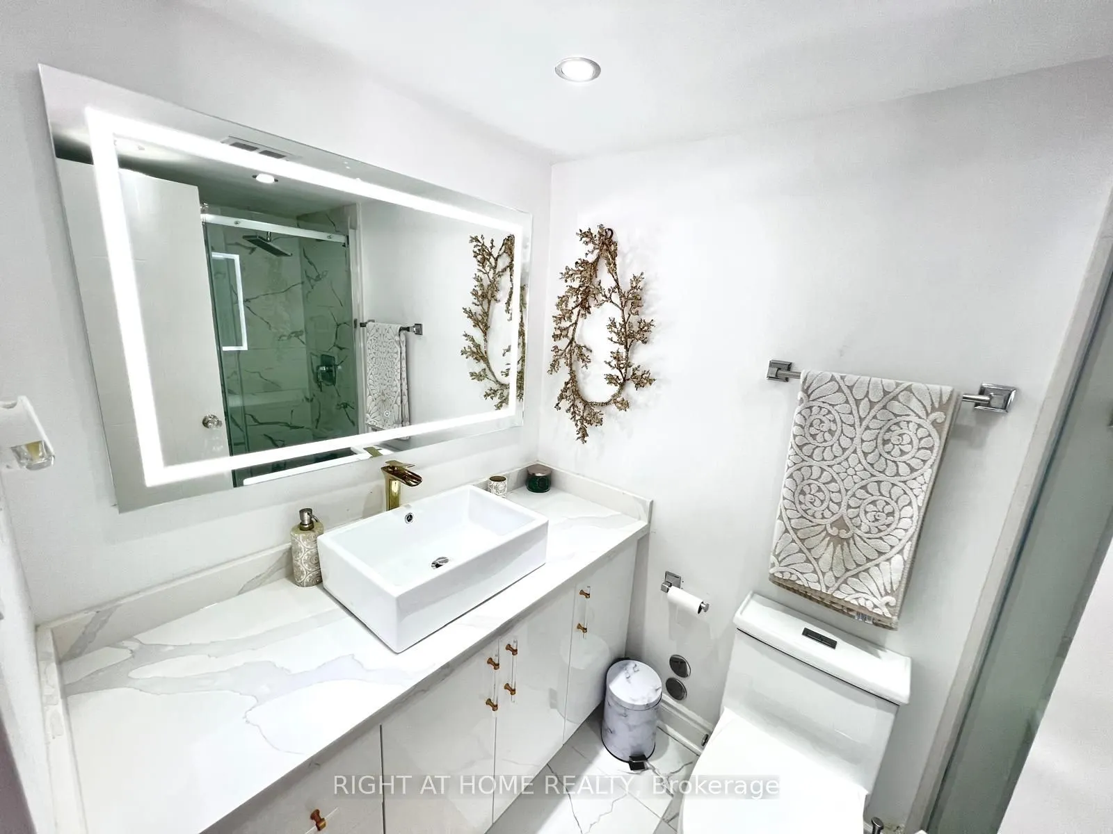 75 Graydon Hall Drive #1608