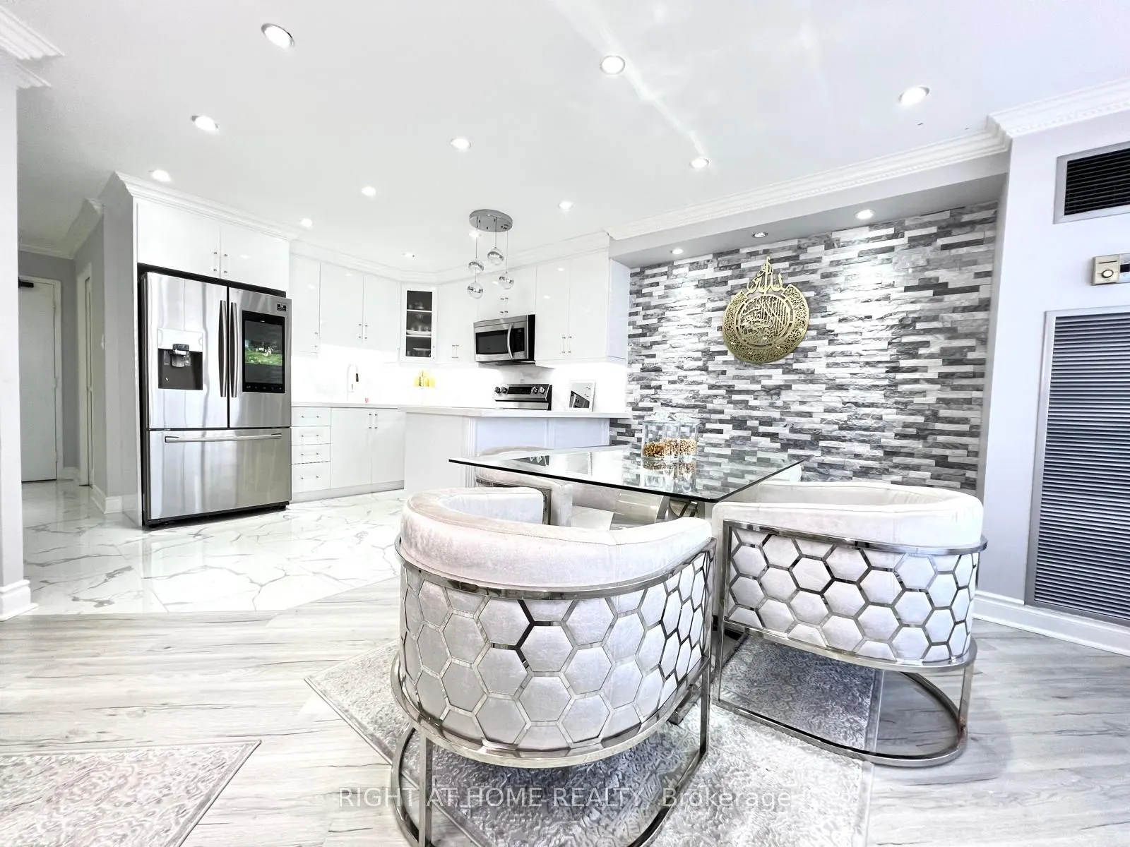 75 Graydon Hall Drive #1608