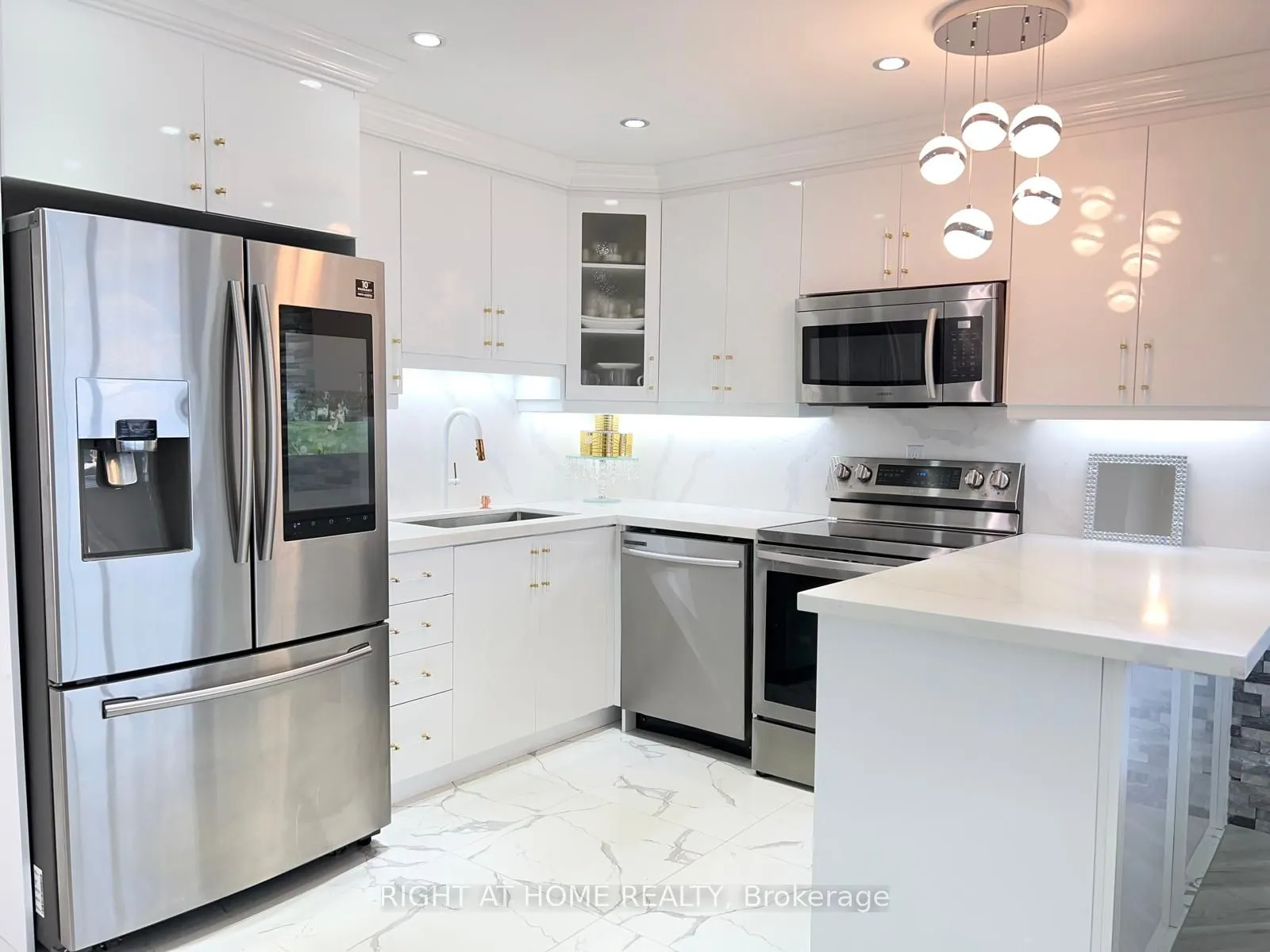 75 Graydon Hall Drive #1608