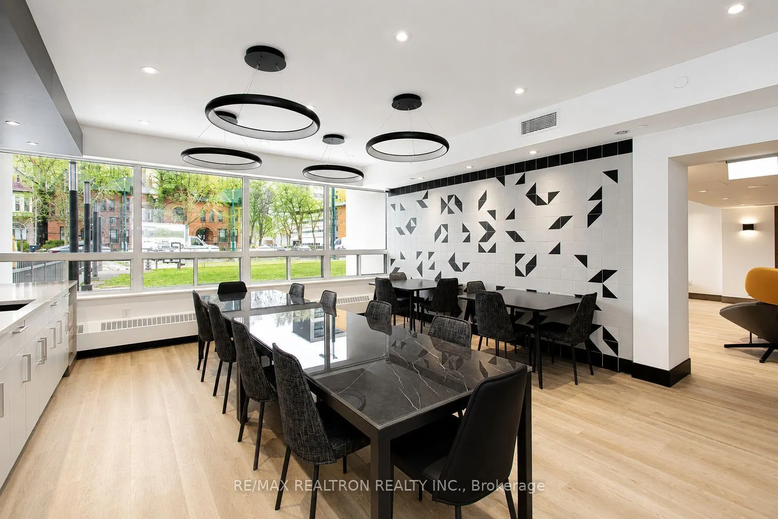 666 Spadina Avenue #1611