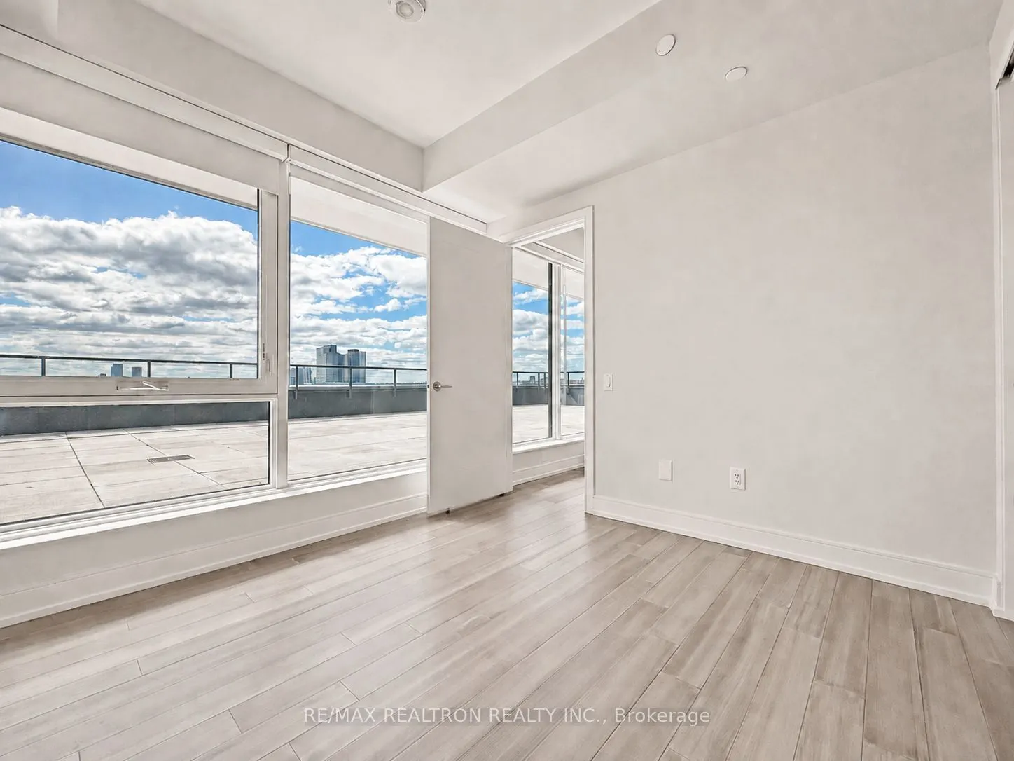 664 Spadina Avenue #1001