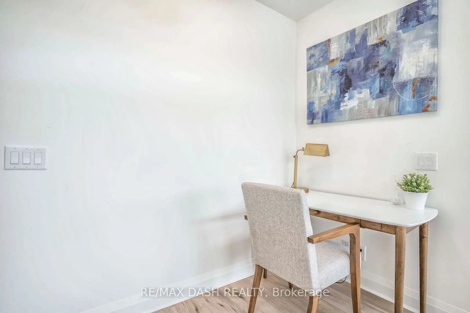 151 Avenue Road #205