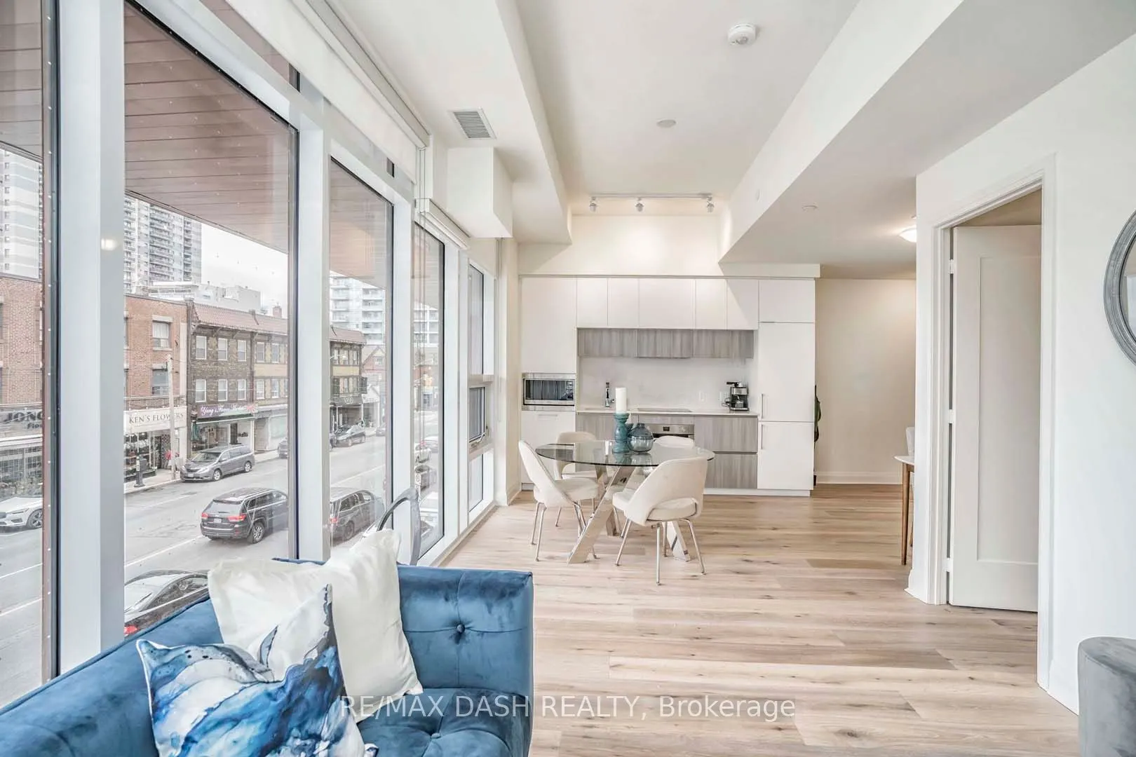 151 Avenue Road #205