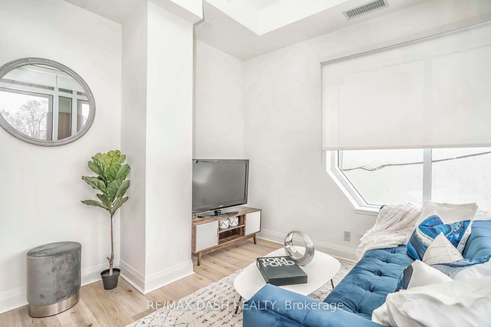 151 Avenue Road #205