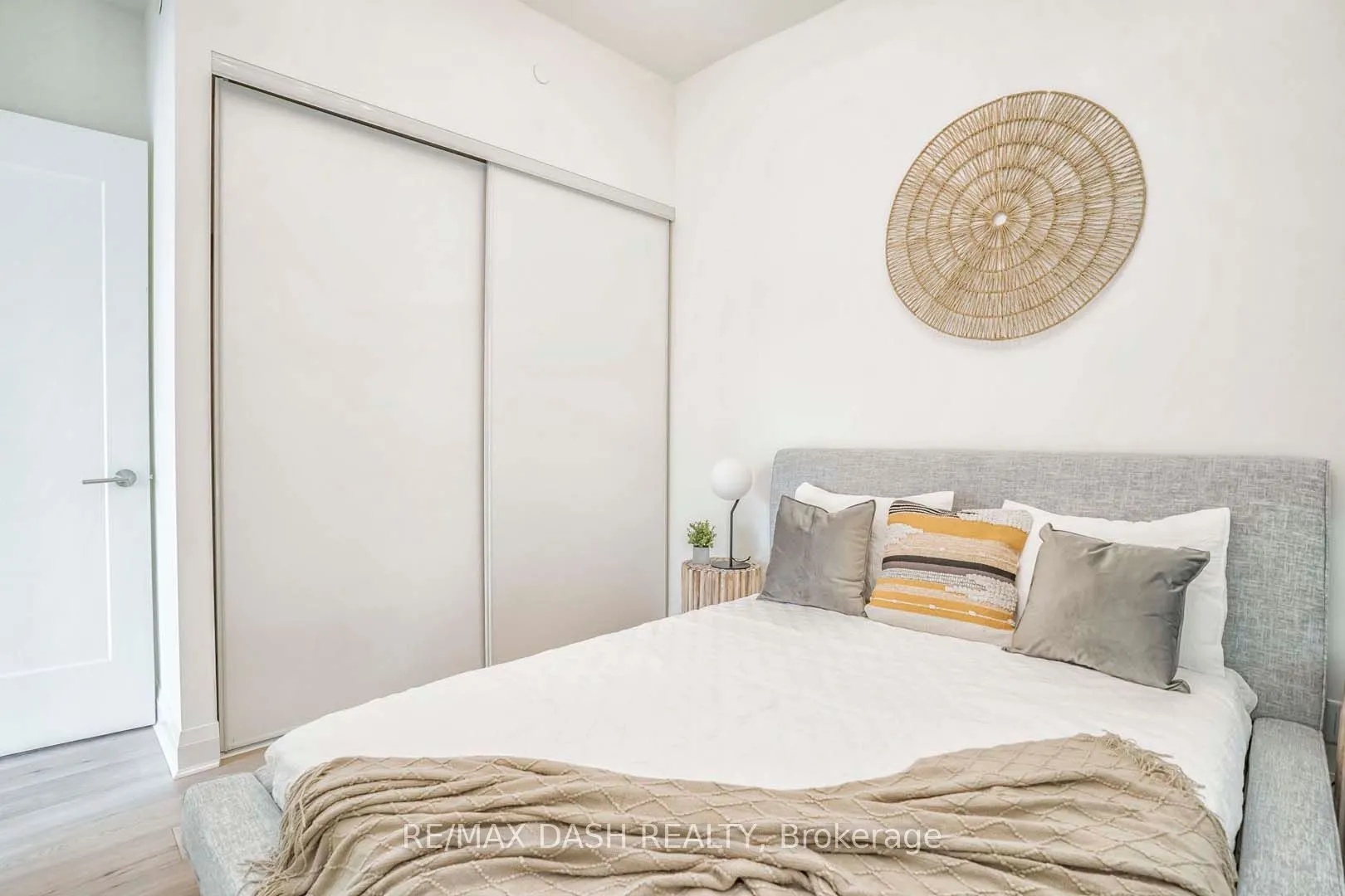 151 Avenue Road #205