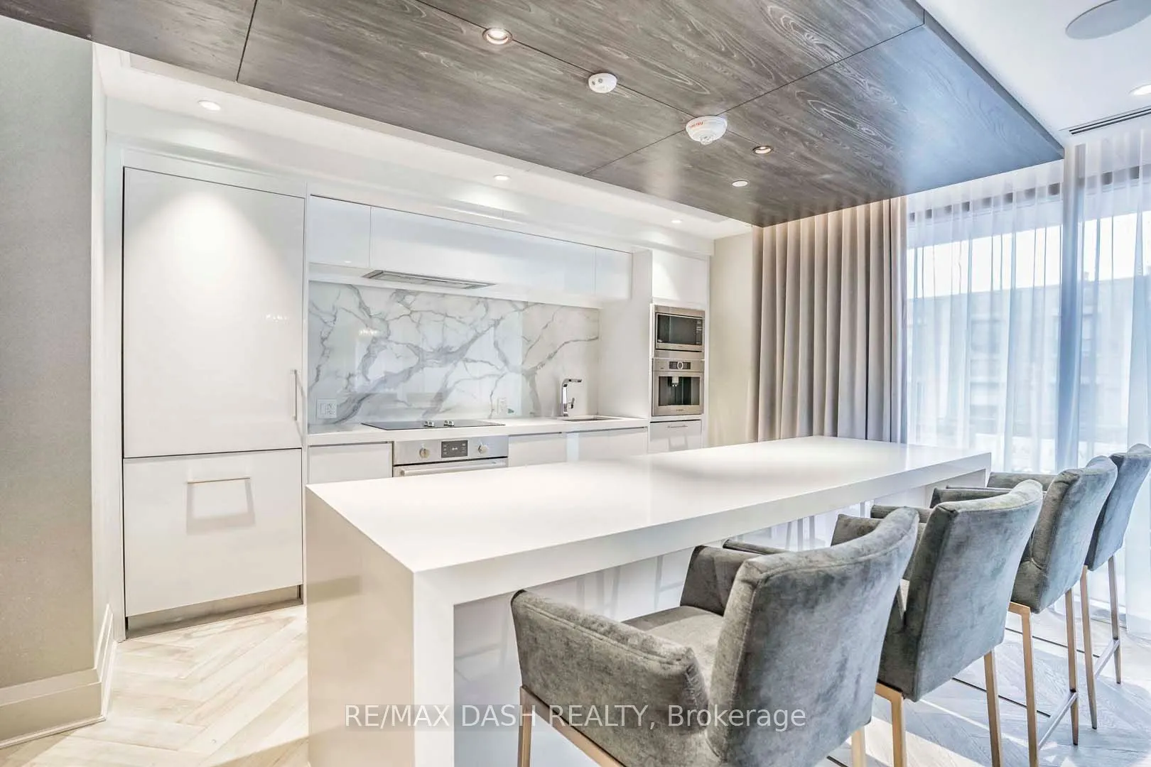 151 Avenue Road #205