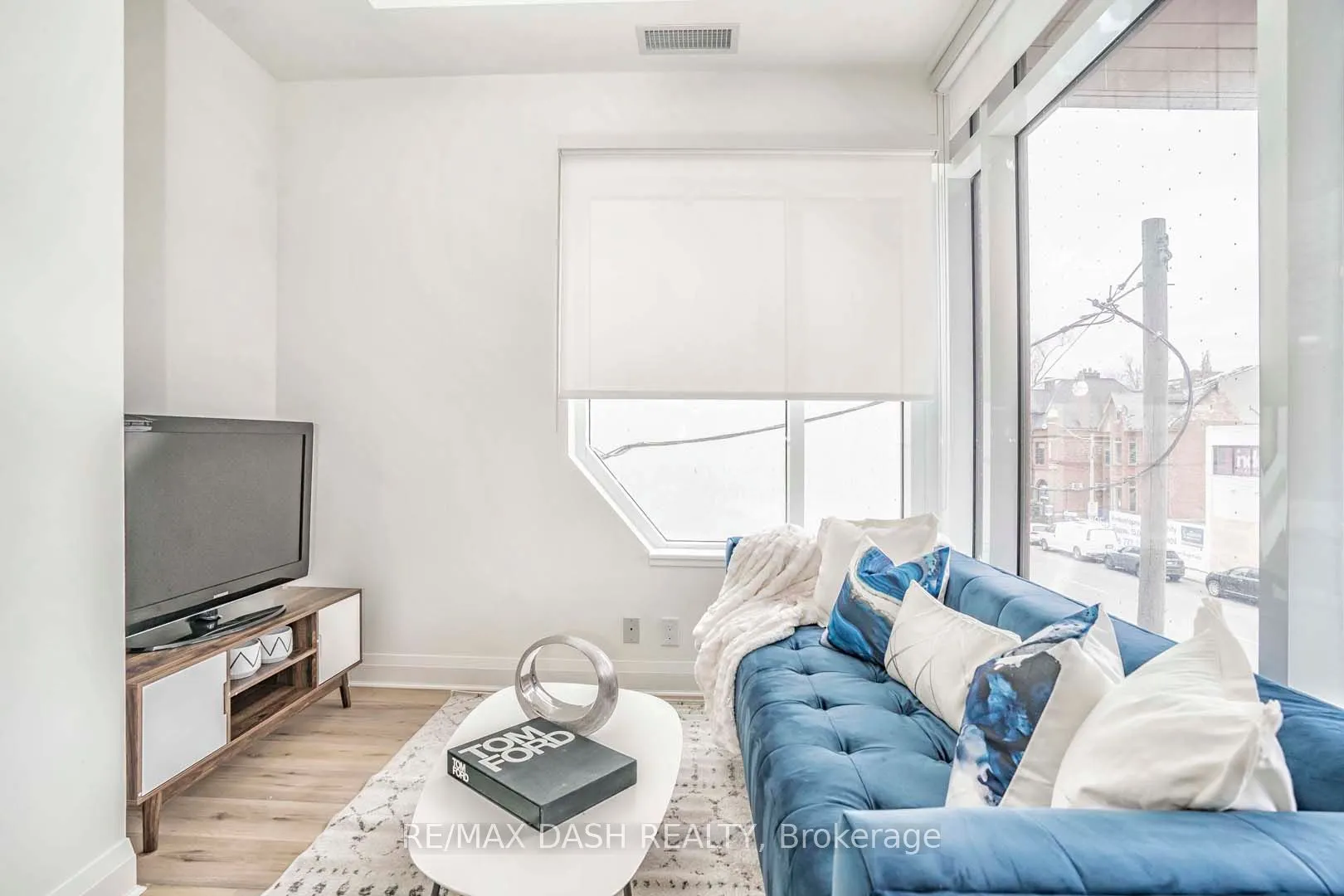 151 Avenue Road #205