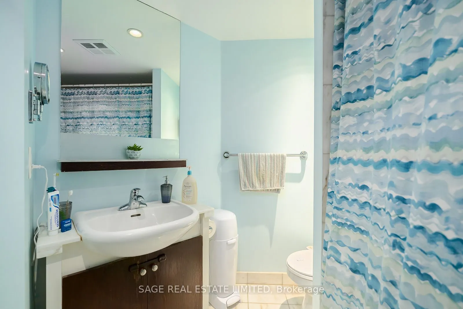 208 Queens Quay W #1705
