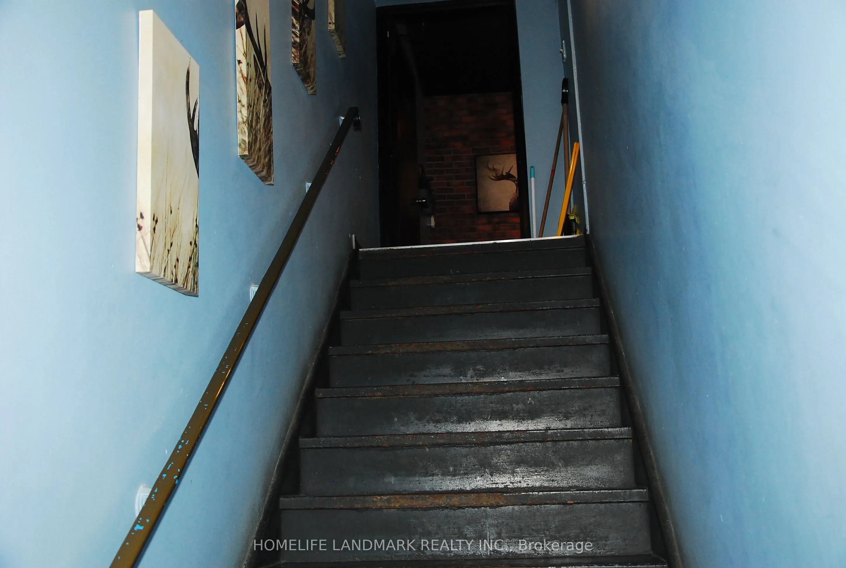 621 Bloor Street W