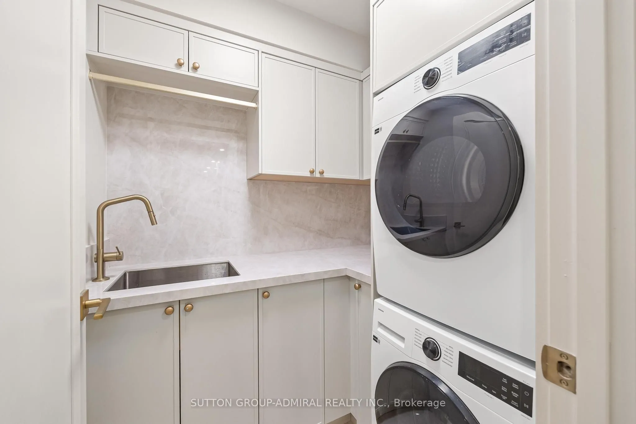 350 Lonsdale Road #407