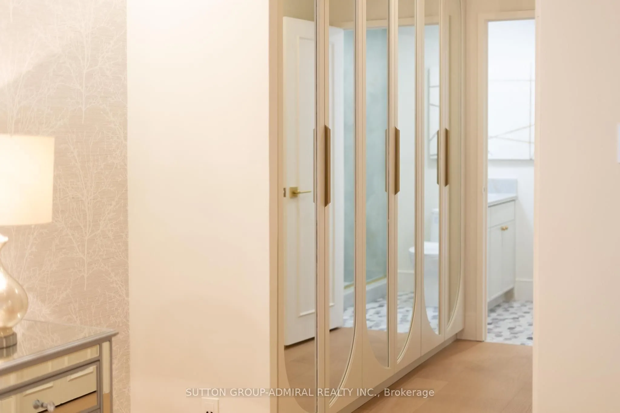 350 Lonsdale Road #407