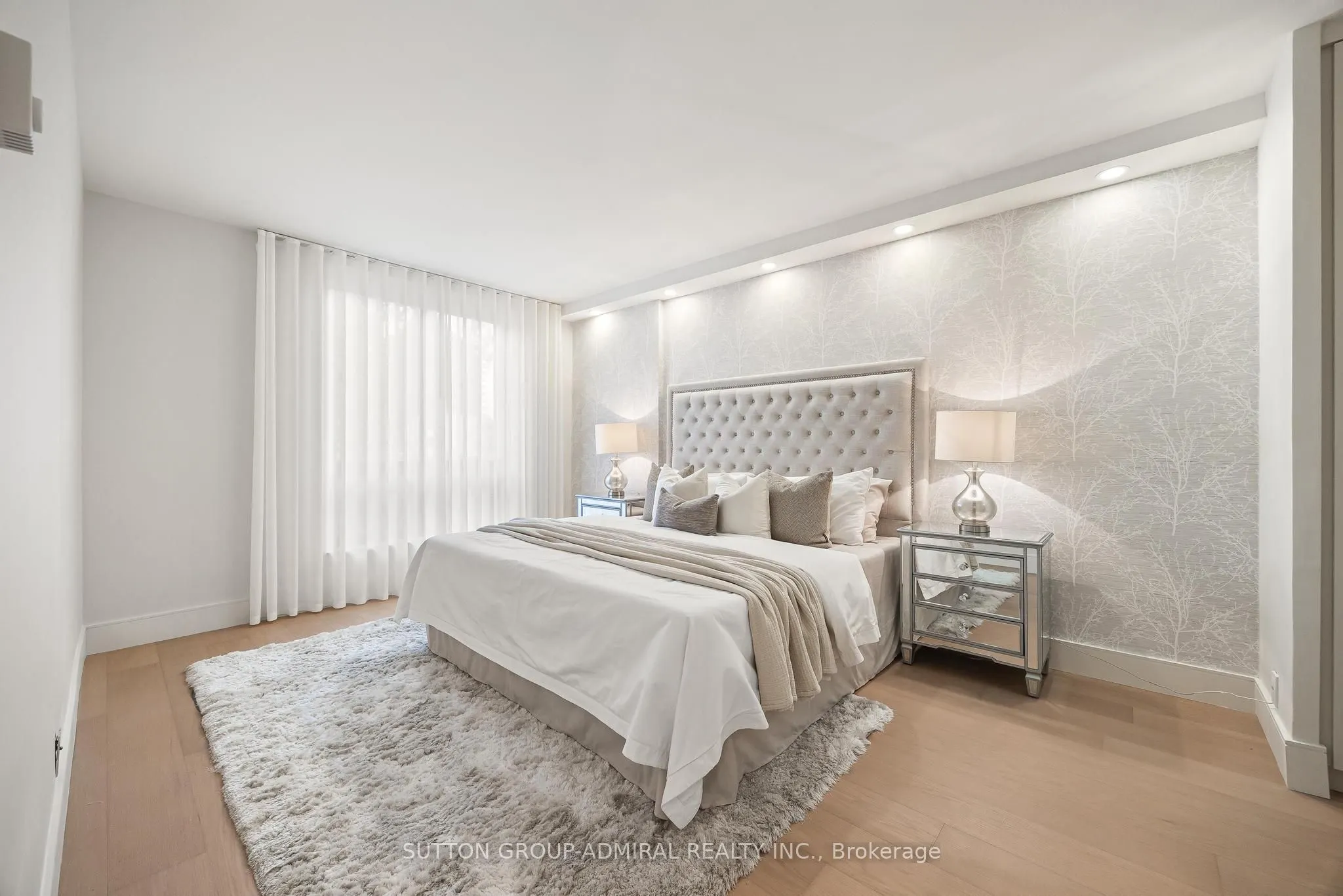 350 Lonsdale Road #407