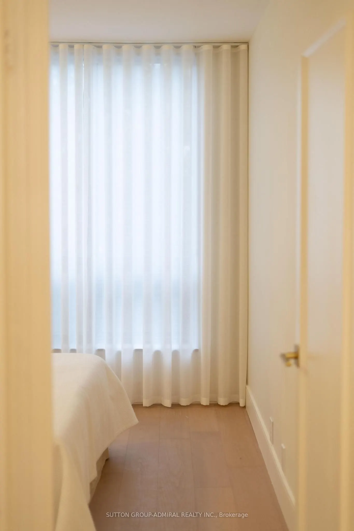 350 Lonsdale Road #407