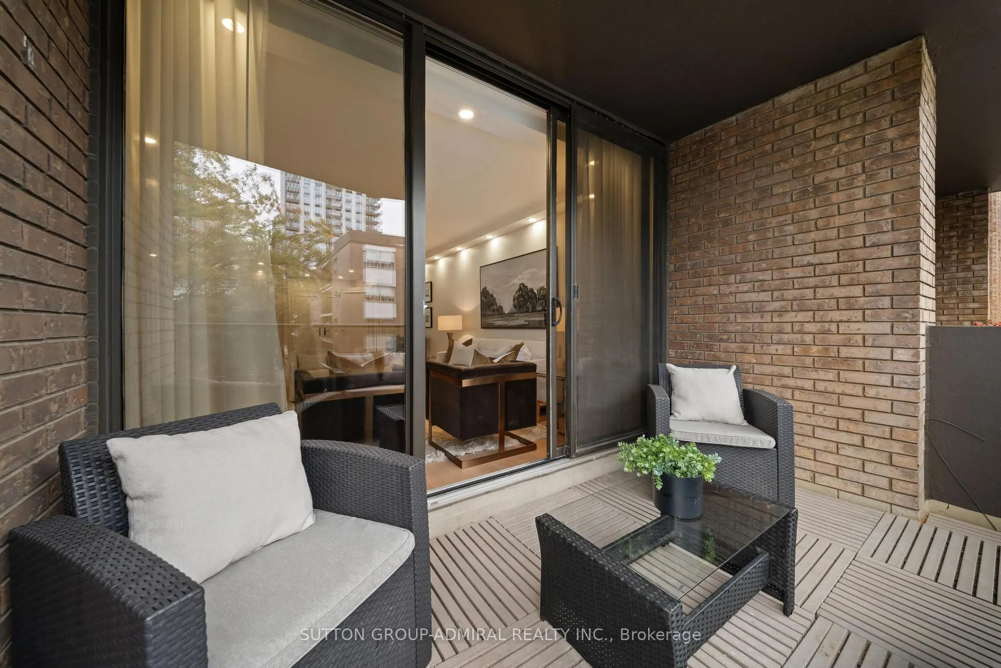 350 Lonsdale Road #407
