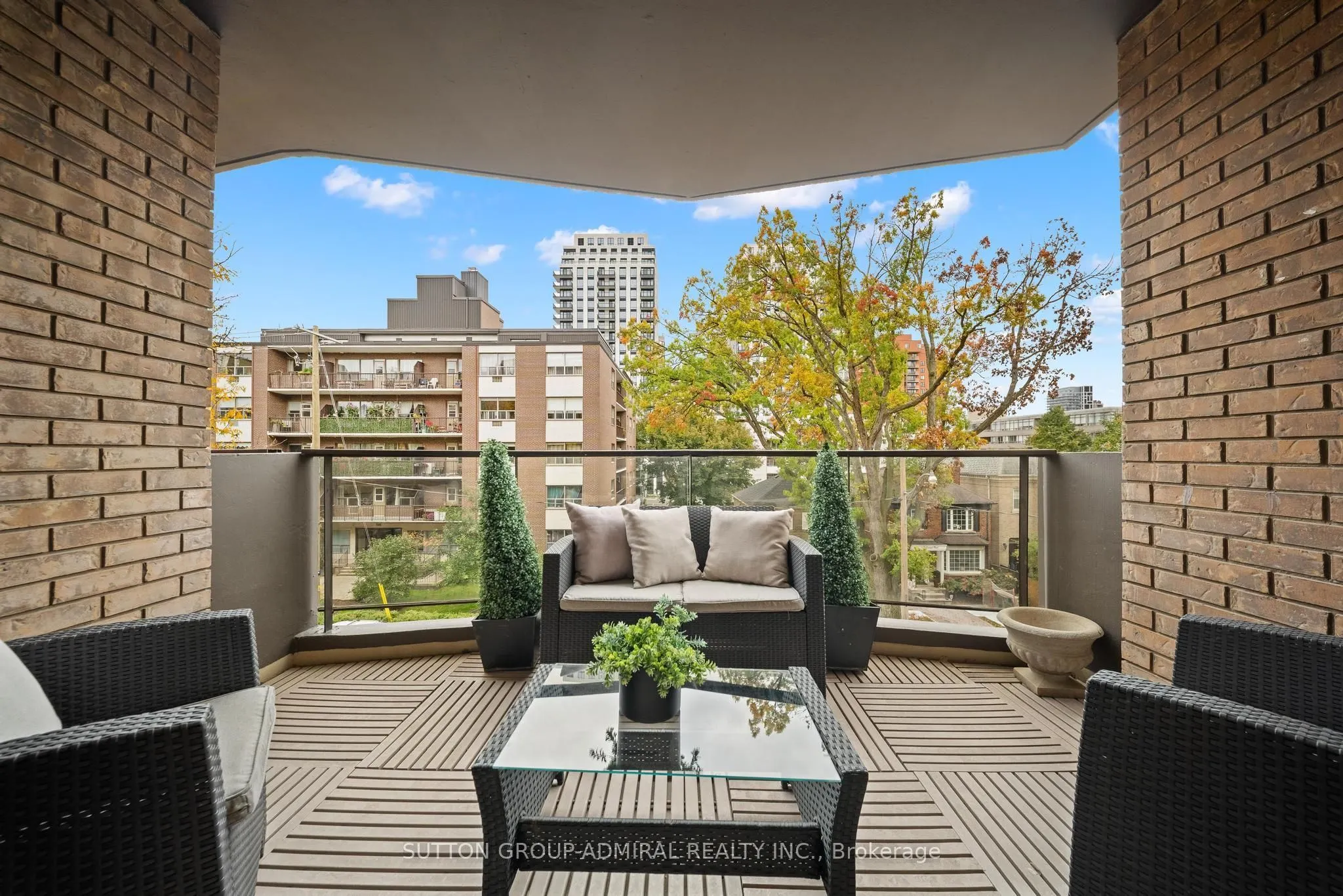 350 Lonsdale Road #407