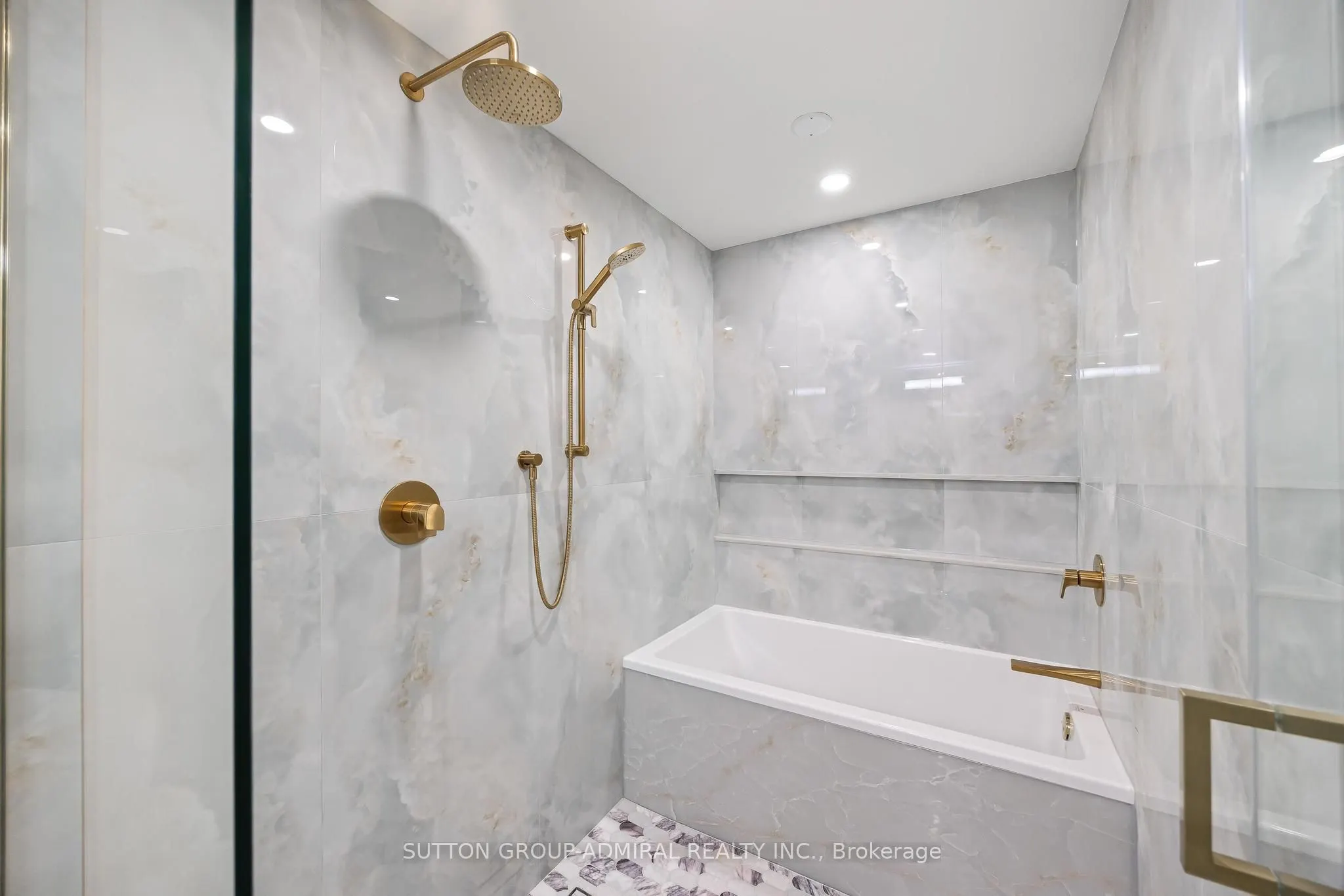 350 Lonsdale Road #407