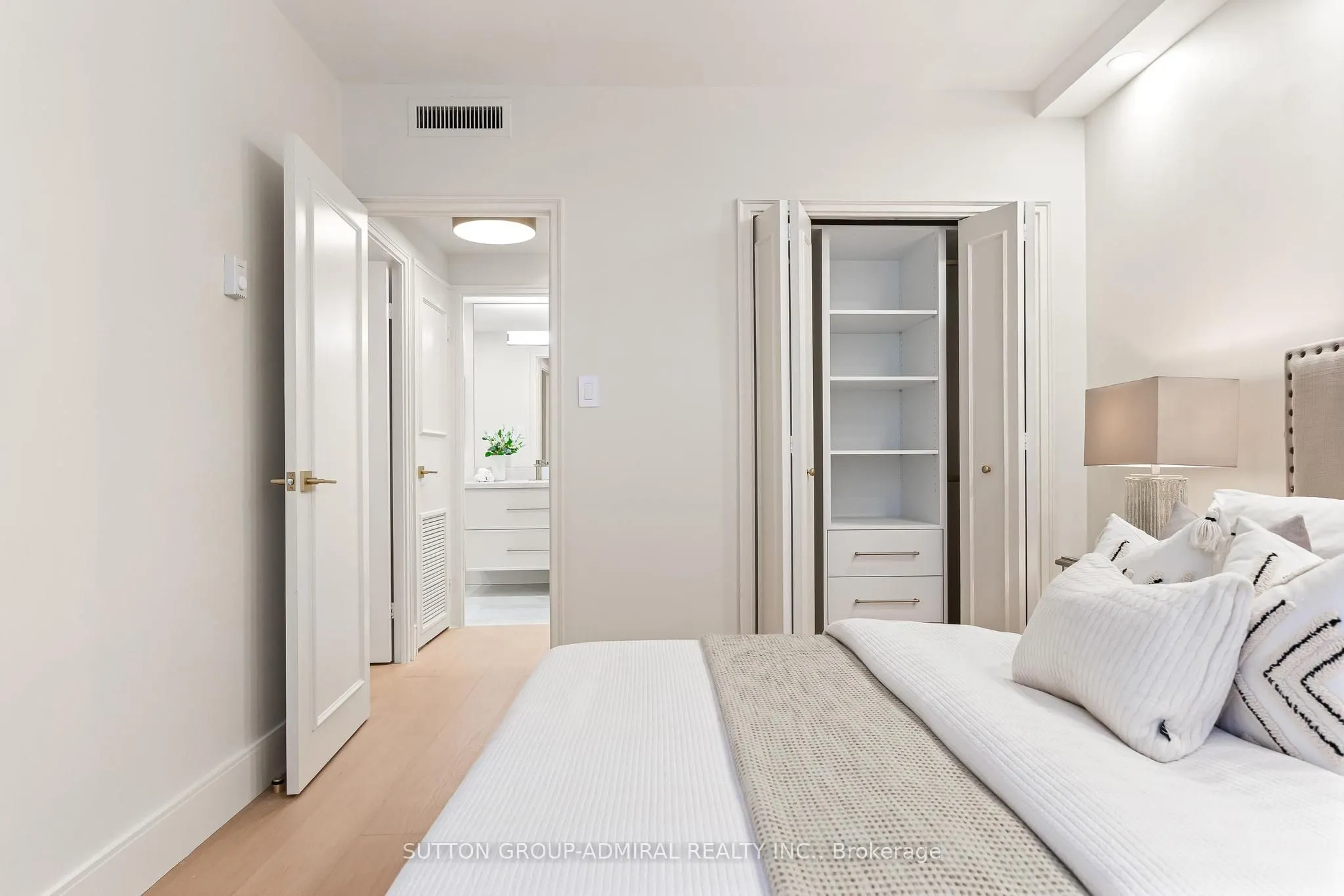 350 Lonsdale Road #407